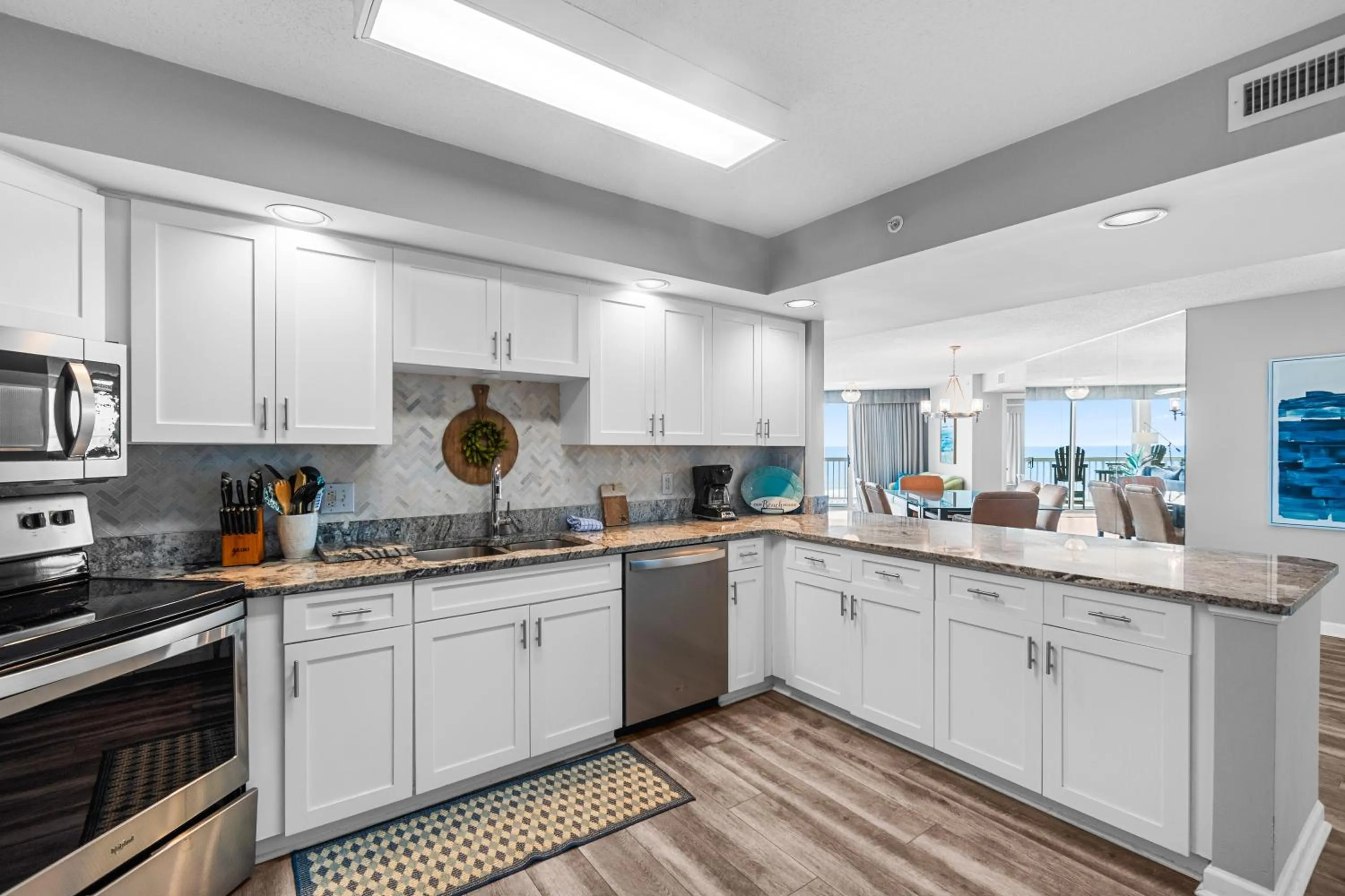 Kitchen or kitchenette in Litchfield Beach & Golf Resort