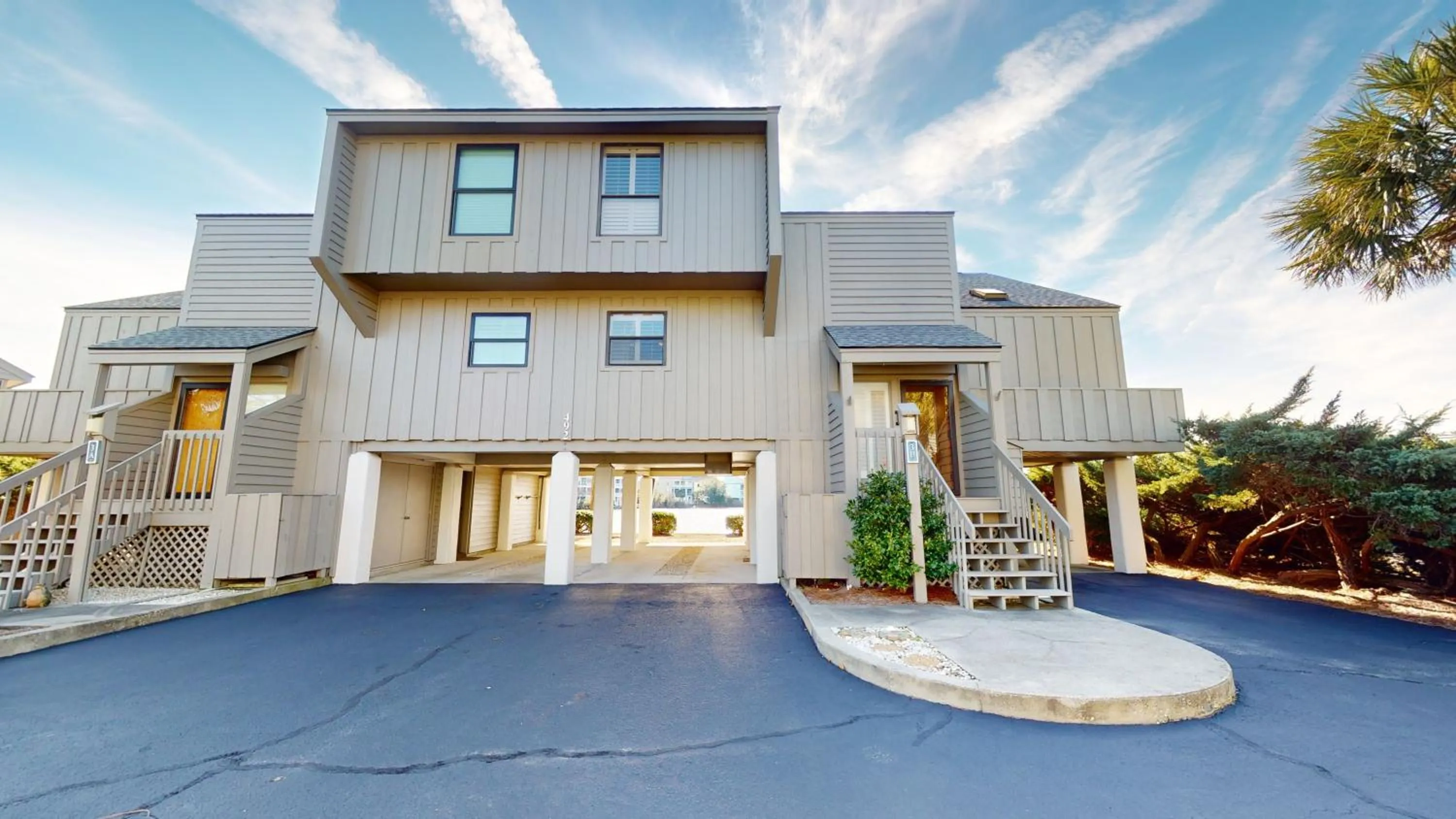 Property building in Litchfield Beach & Golf Resort