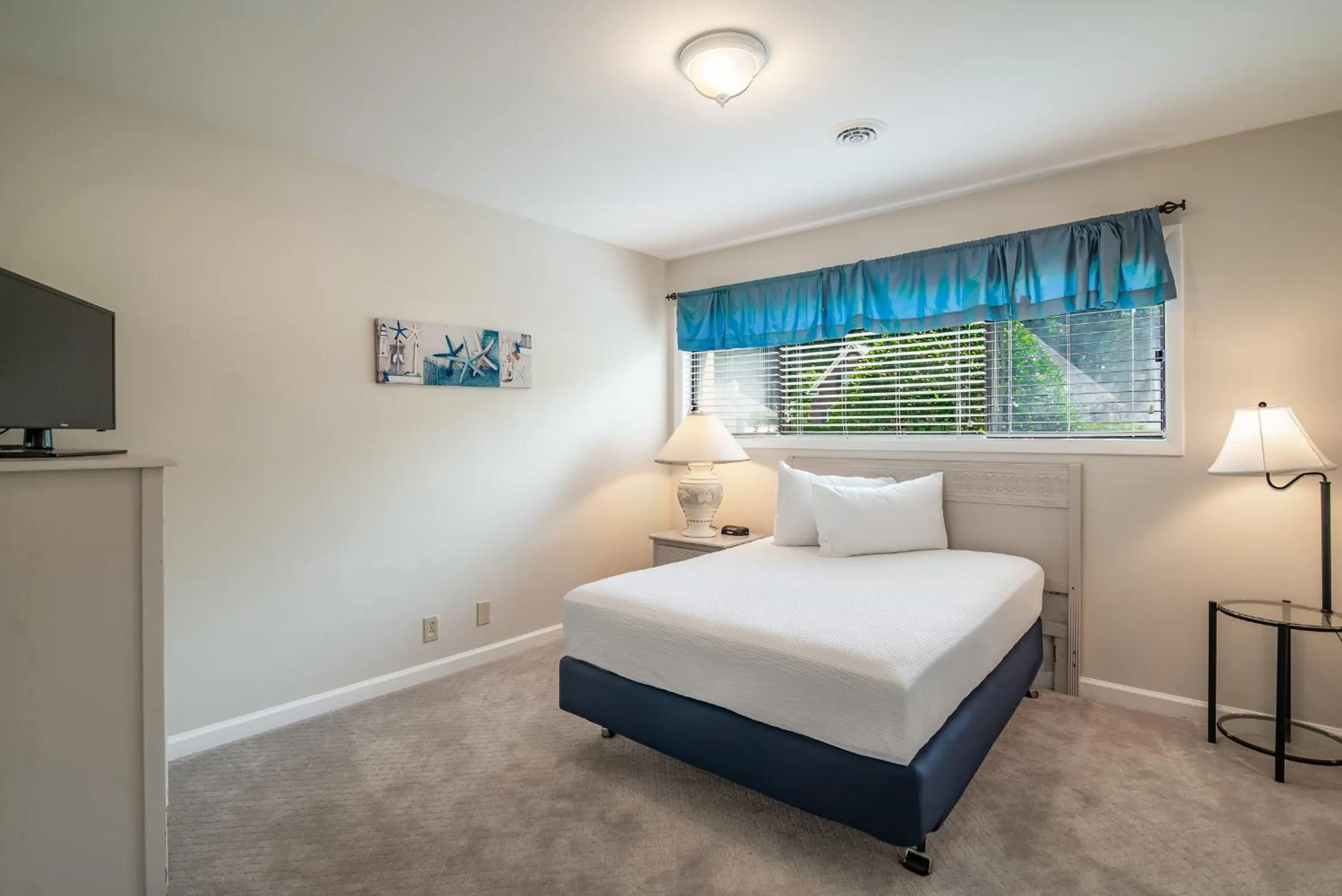 Bed in Litchfield Beach & Golf Resort