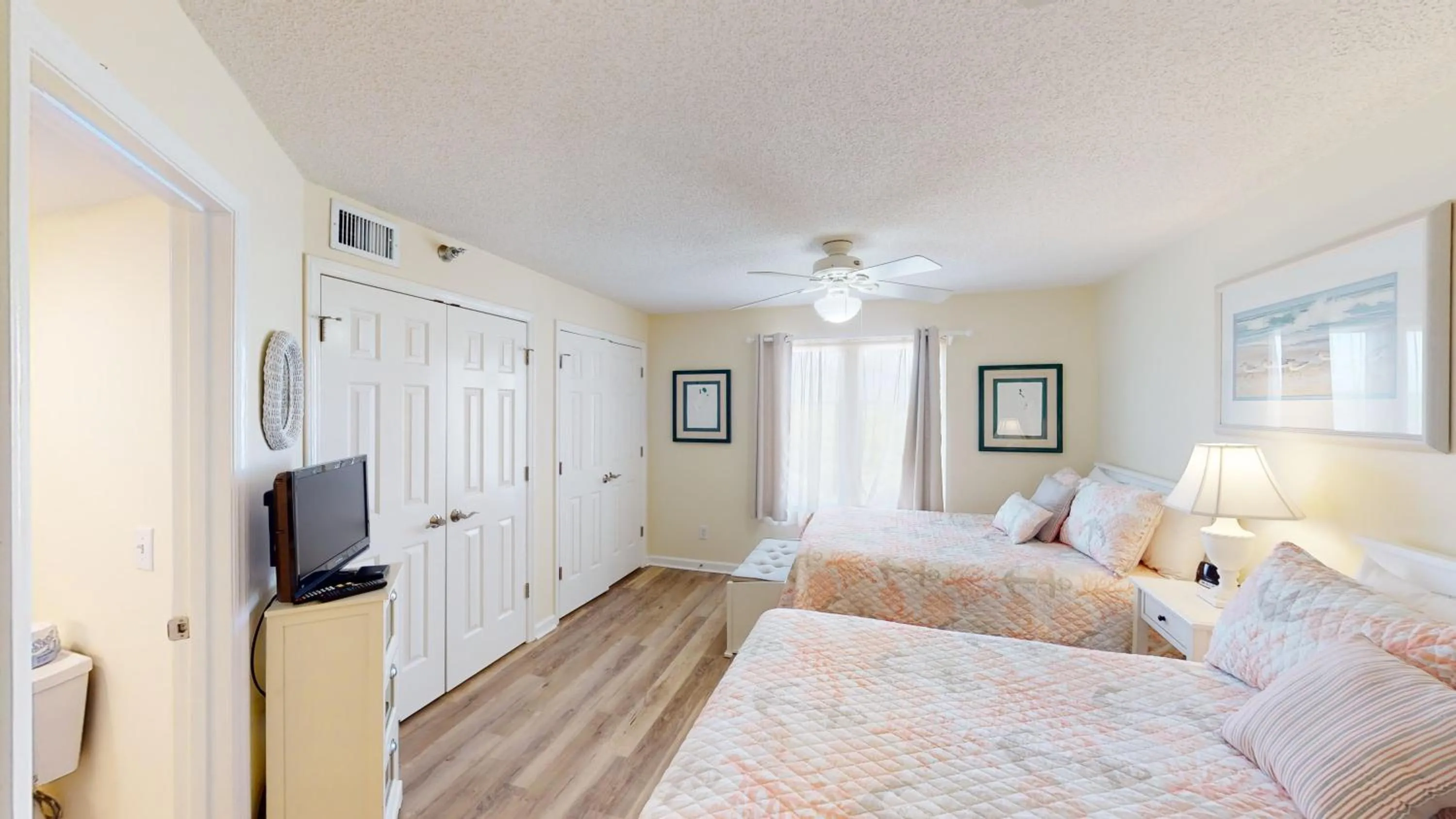 Bedroom, Bed in Litchfield Beach & Golf Resort