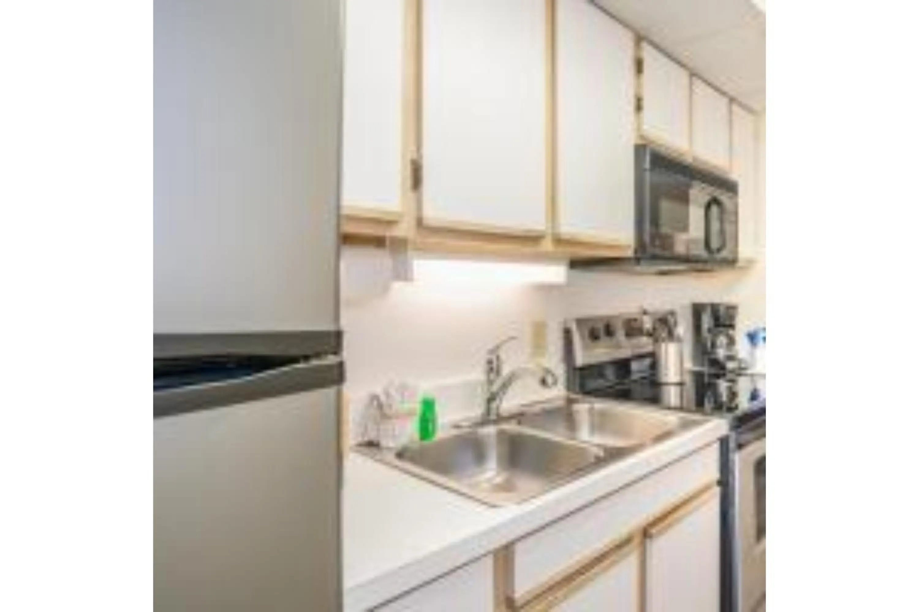 kitchen in Litchfield Beach & Golf Resort