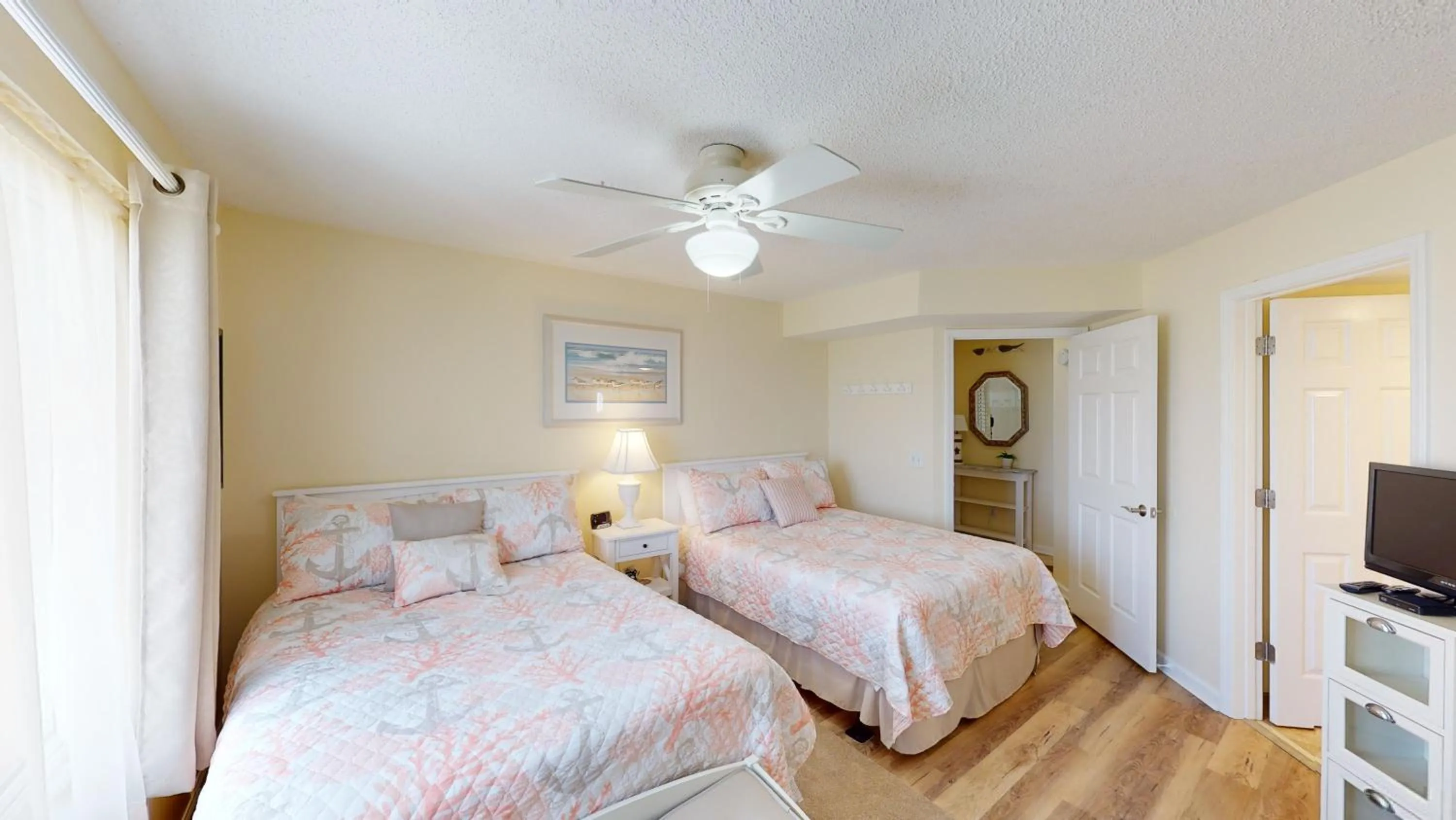 Bedroom, Bed in Litchfield Beach & Golf Resort