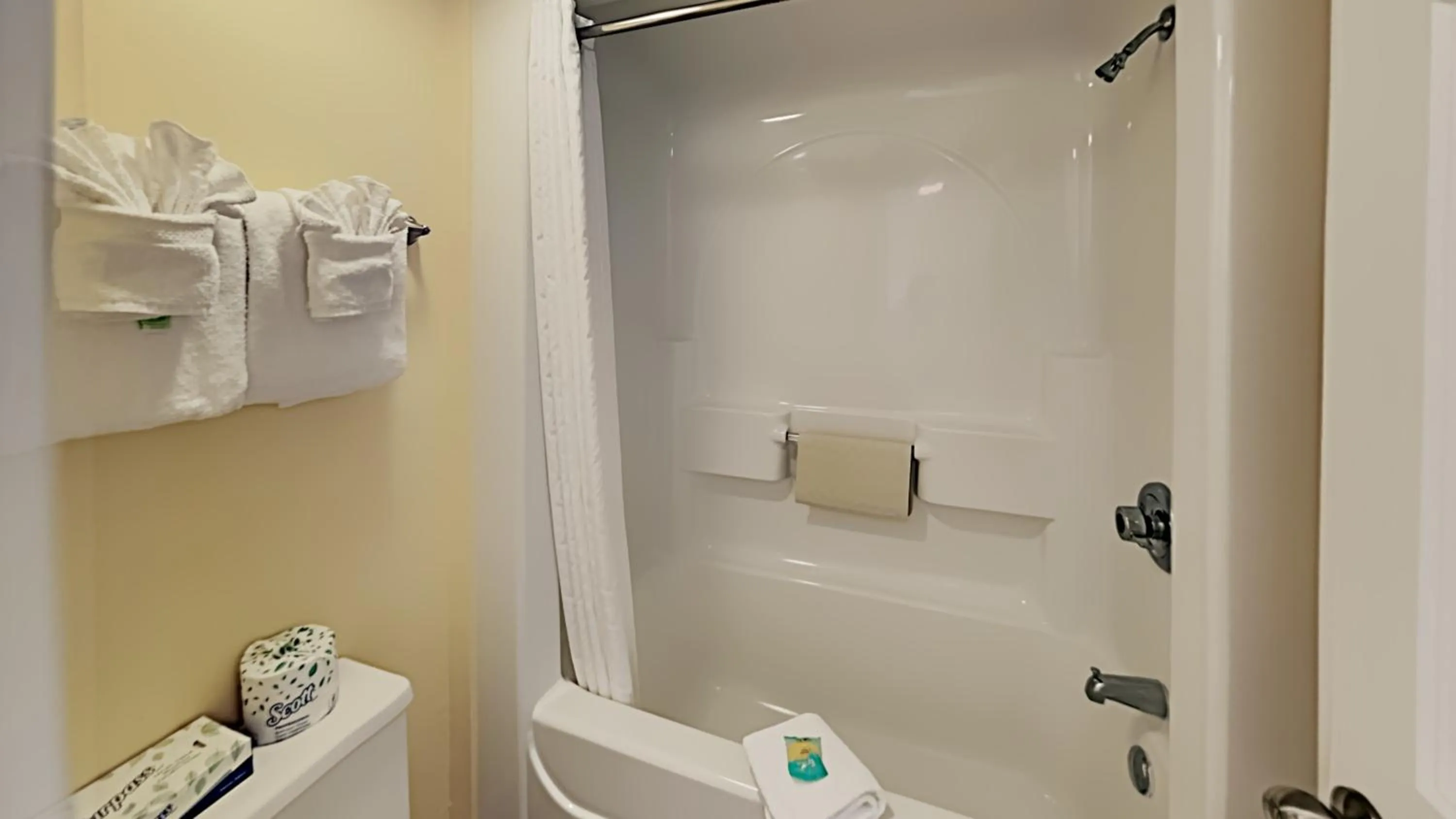 Bathroom in Litchfield Beach & Golf Resort