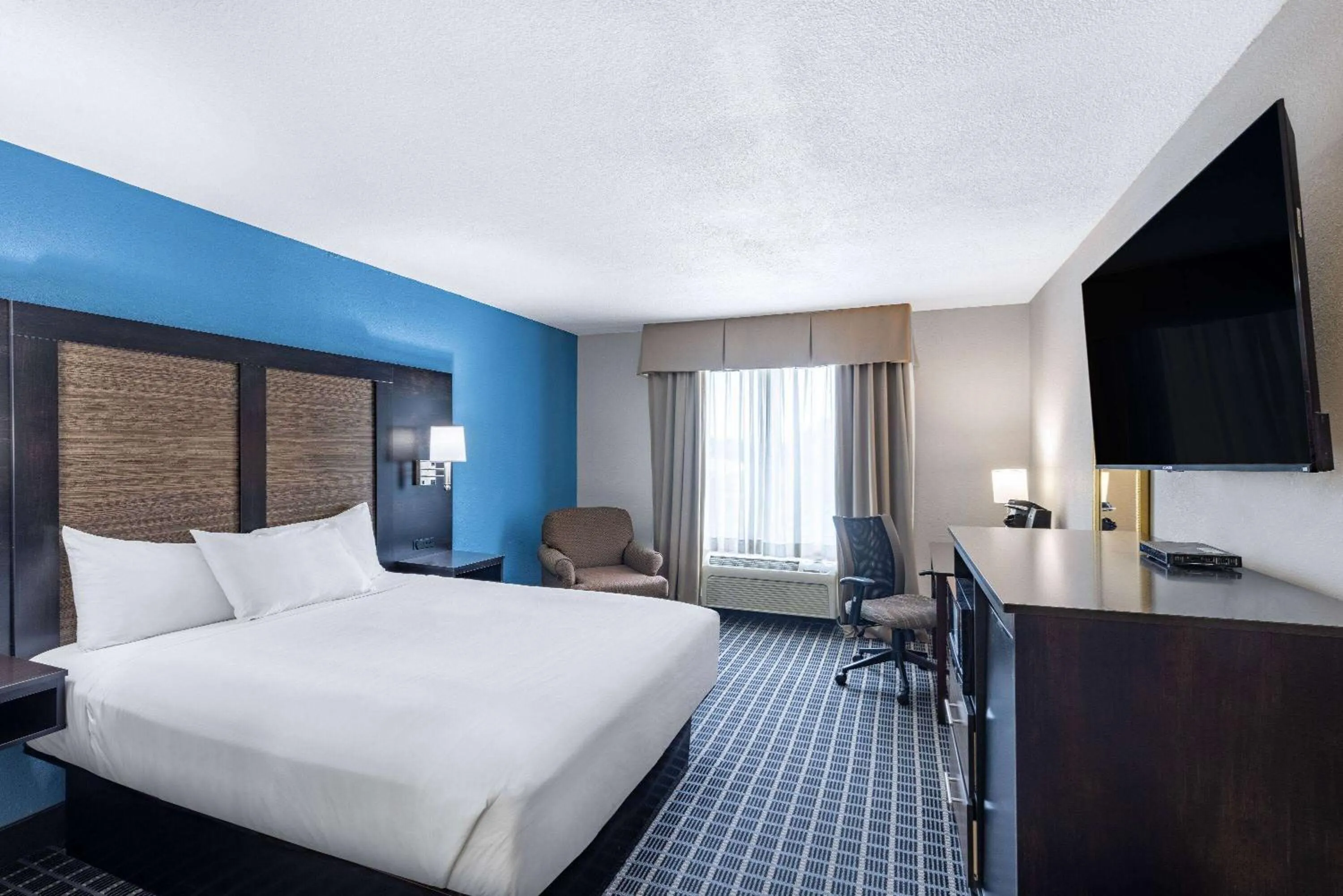 Photo of the whole room in Baymont by Wyndham Kirksville University Area