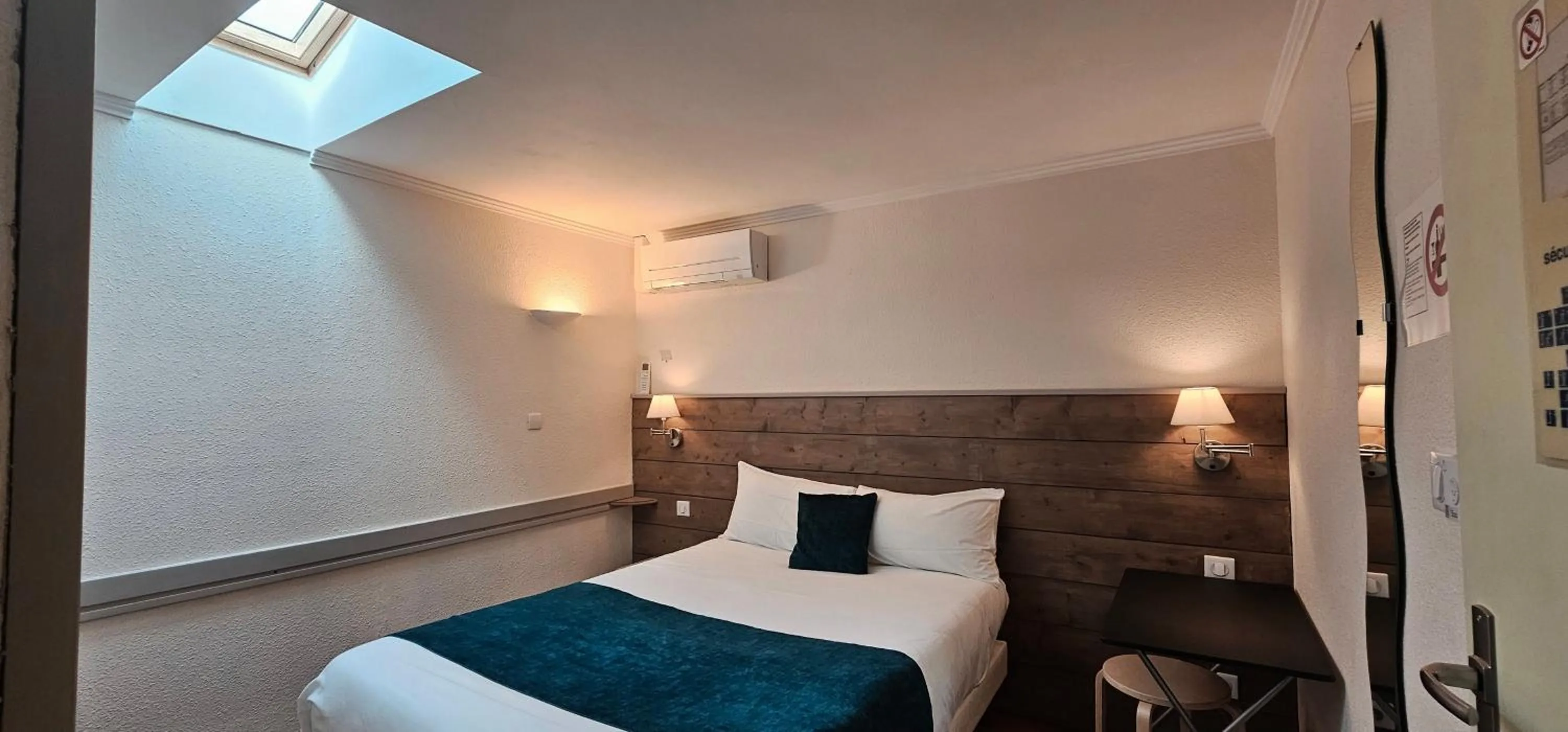 Bed in Hôtel Restaurant du Lac