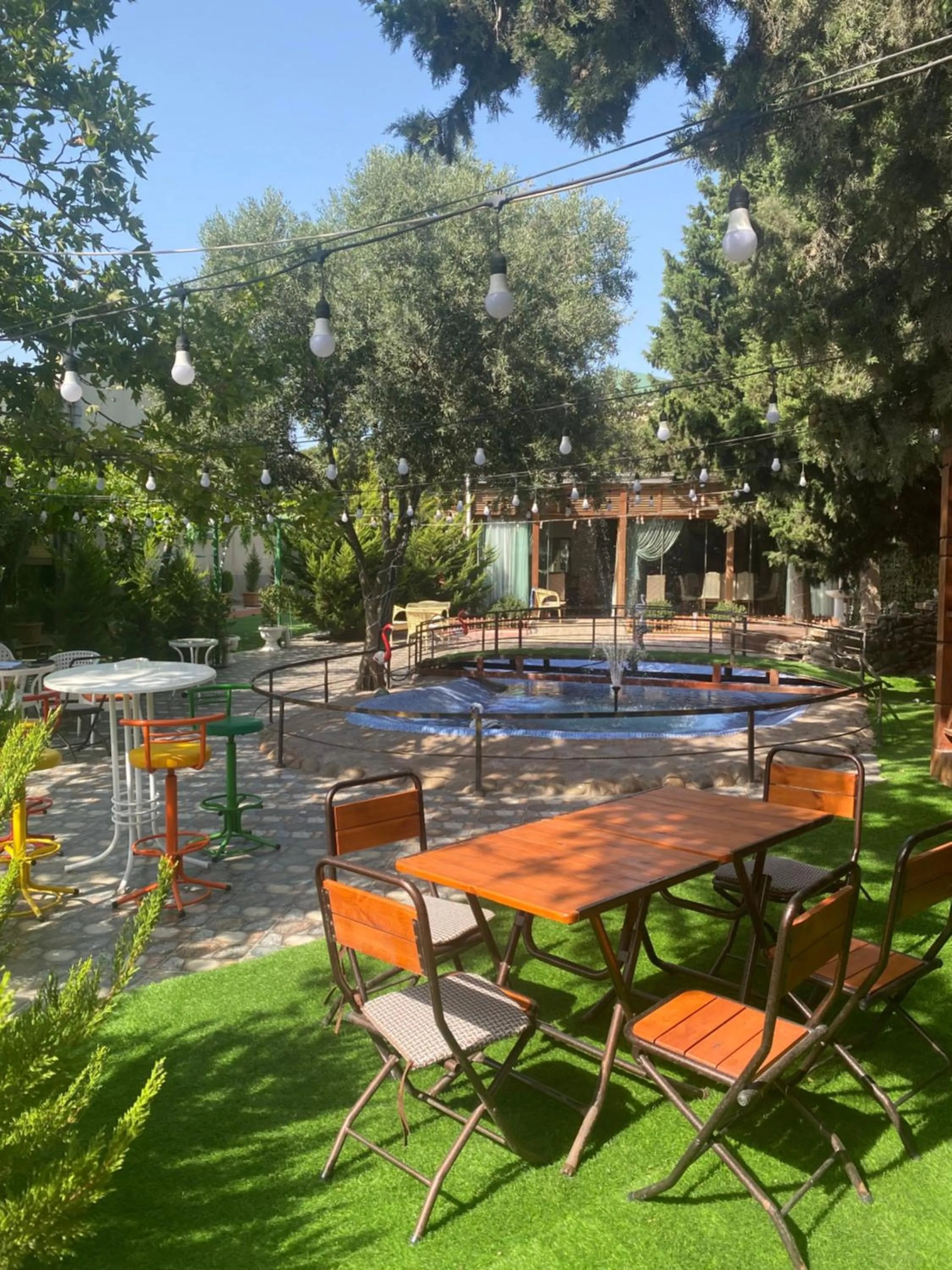 Restaurant/places to eat in Damla Hotel Baku