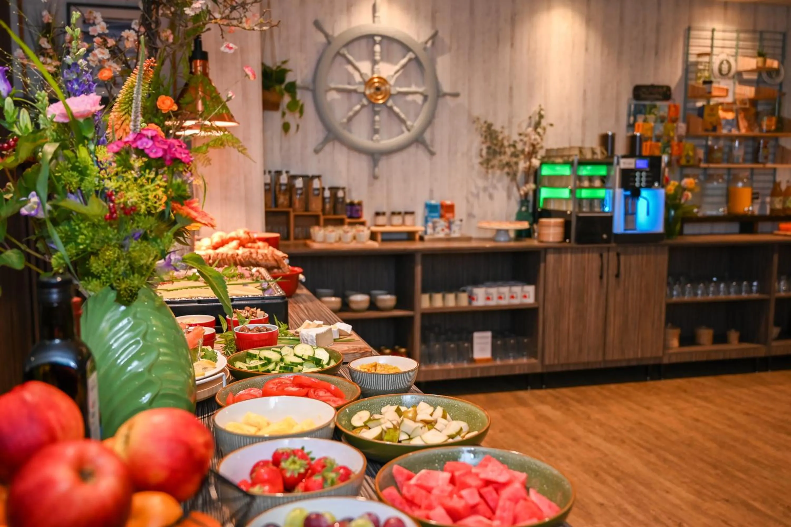 Breakfast in Court Garden Hotel