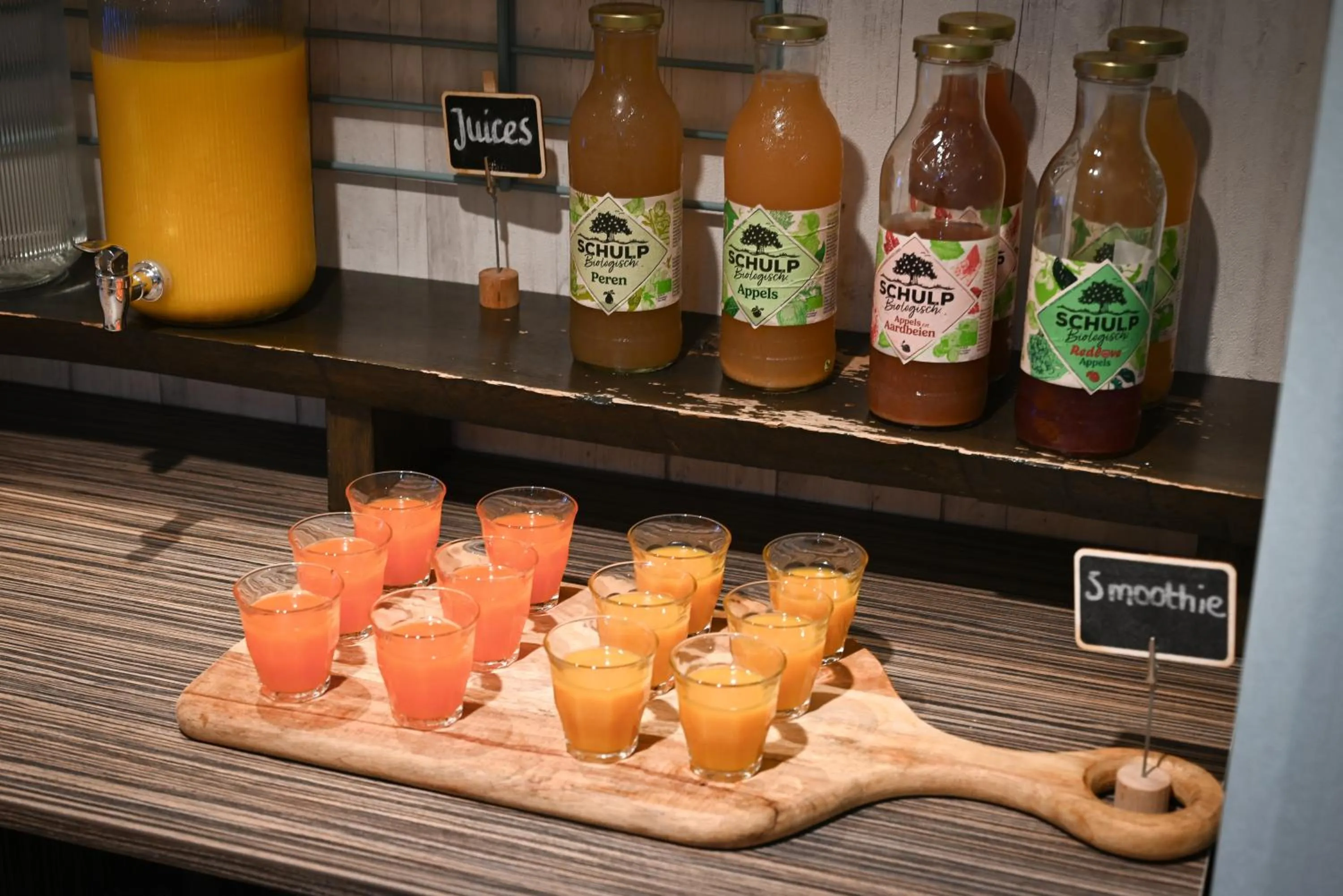 Buffet breakfast in Court Garden Hotel