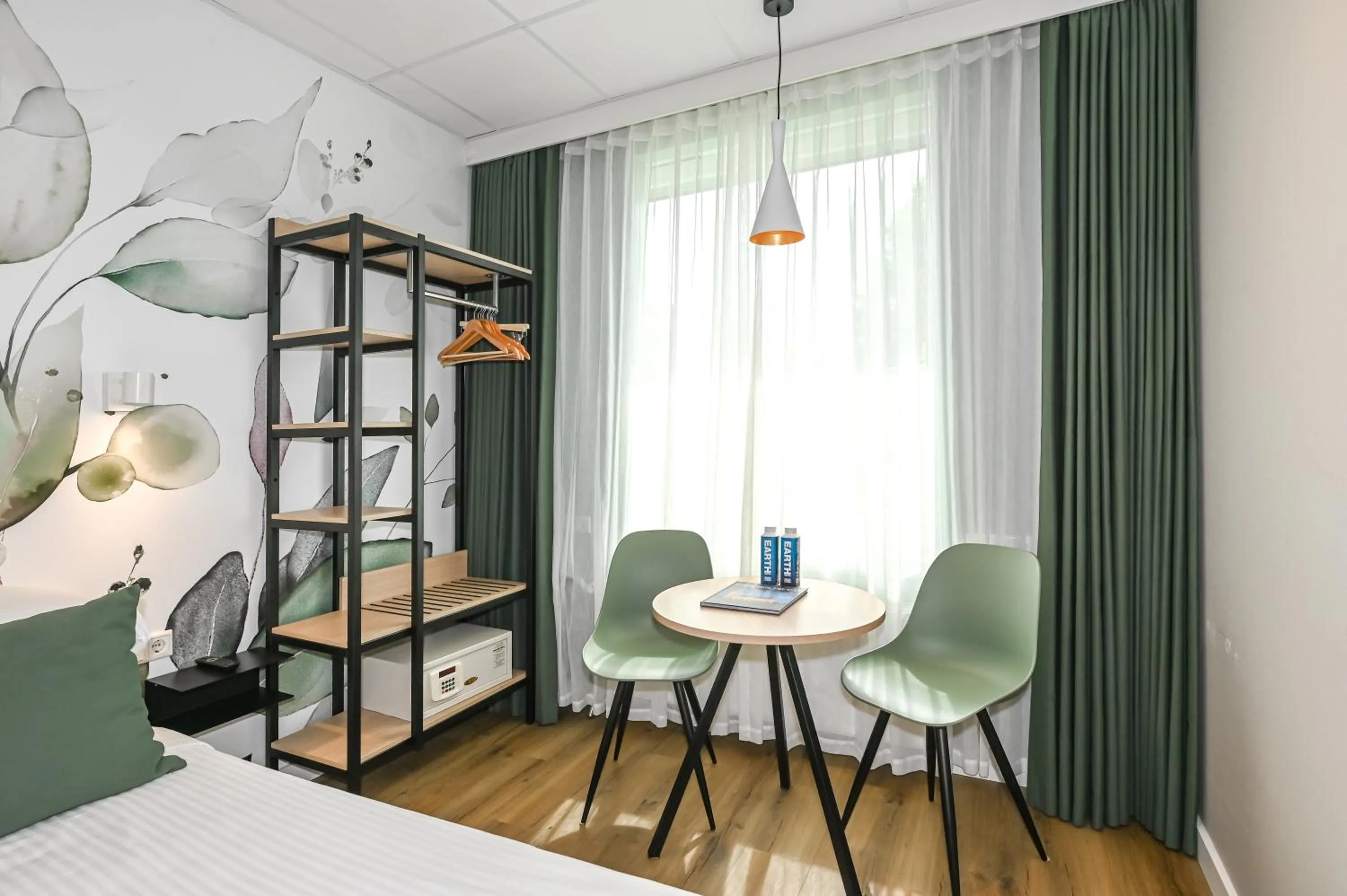 Bed in Court Garden Hotel