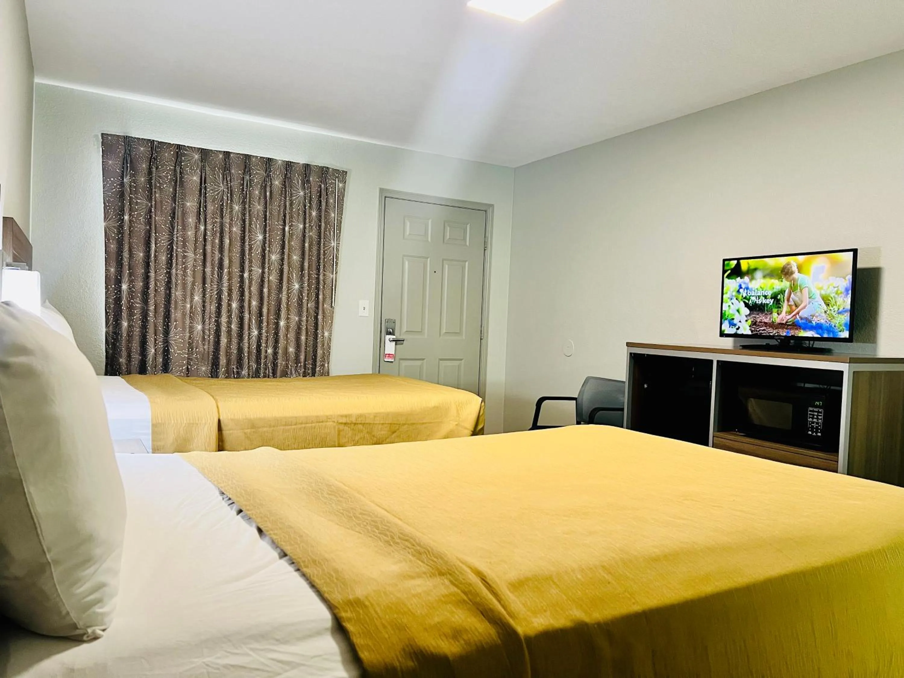 TV and multimedia, Bed in Suite 16 Motel