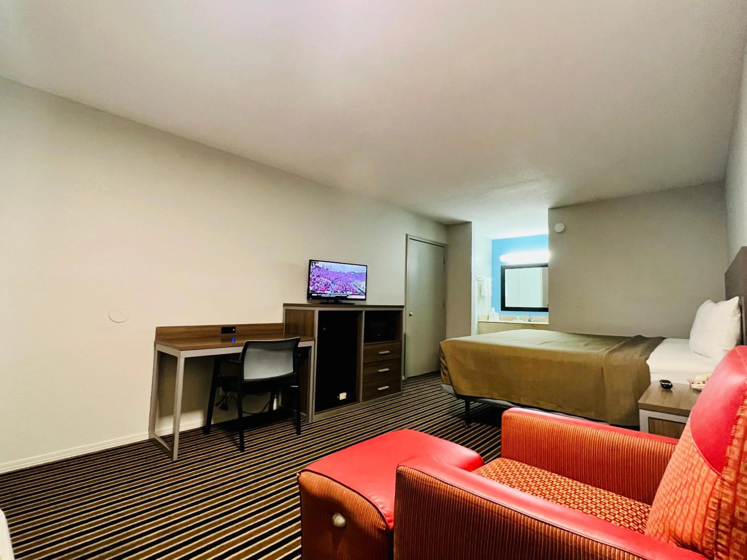 TV and multimedia, Bed in Suite 16 Motel