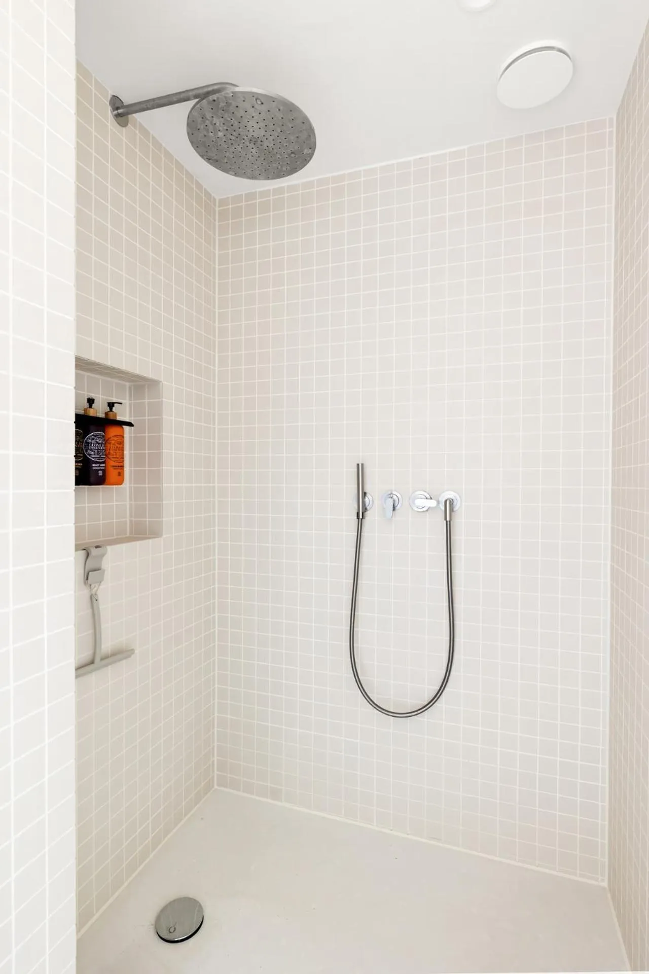 Shower in Duinhotel Tien Torens