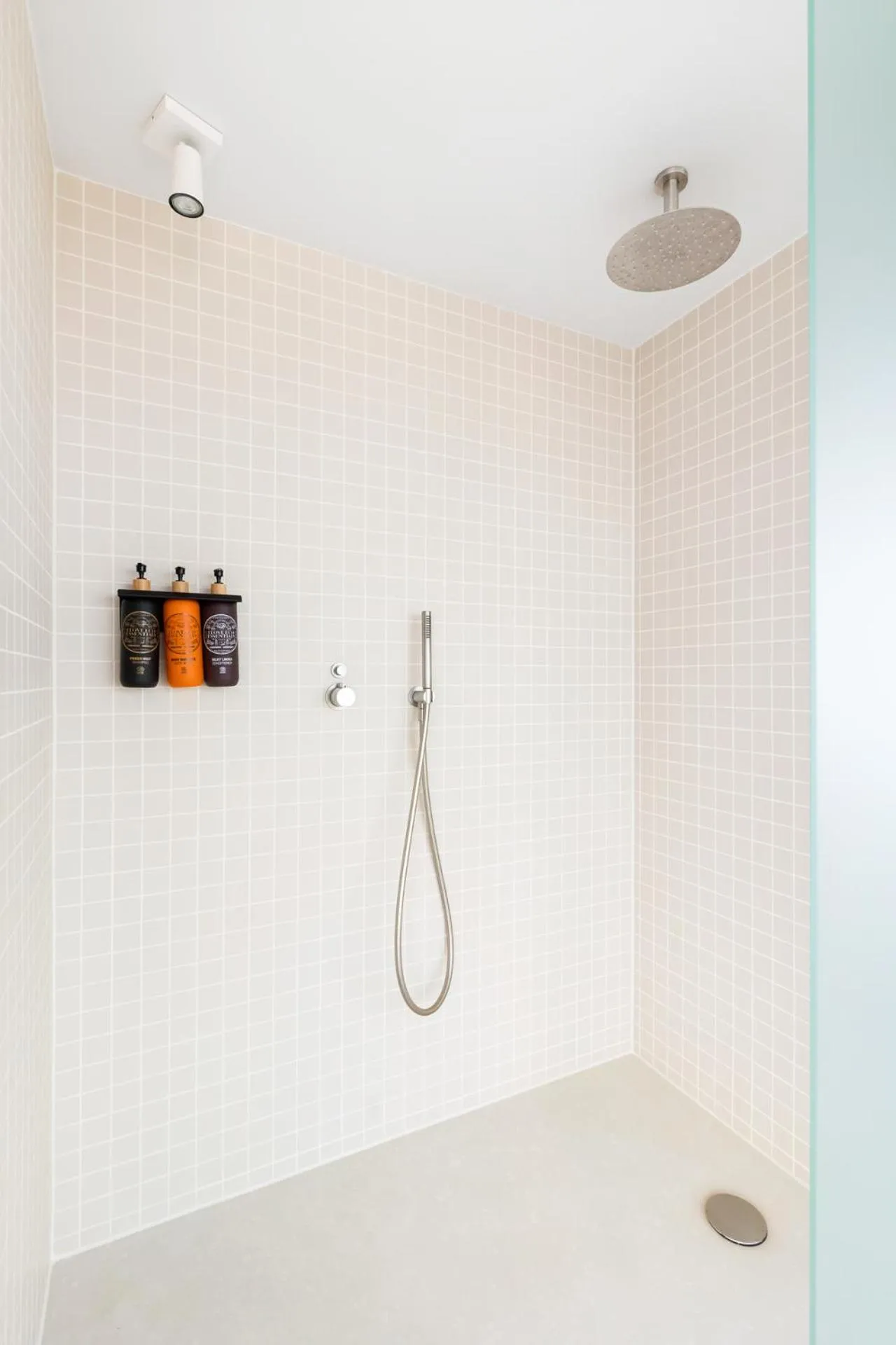 Shower in Duinhotel Tien Torens