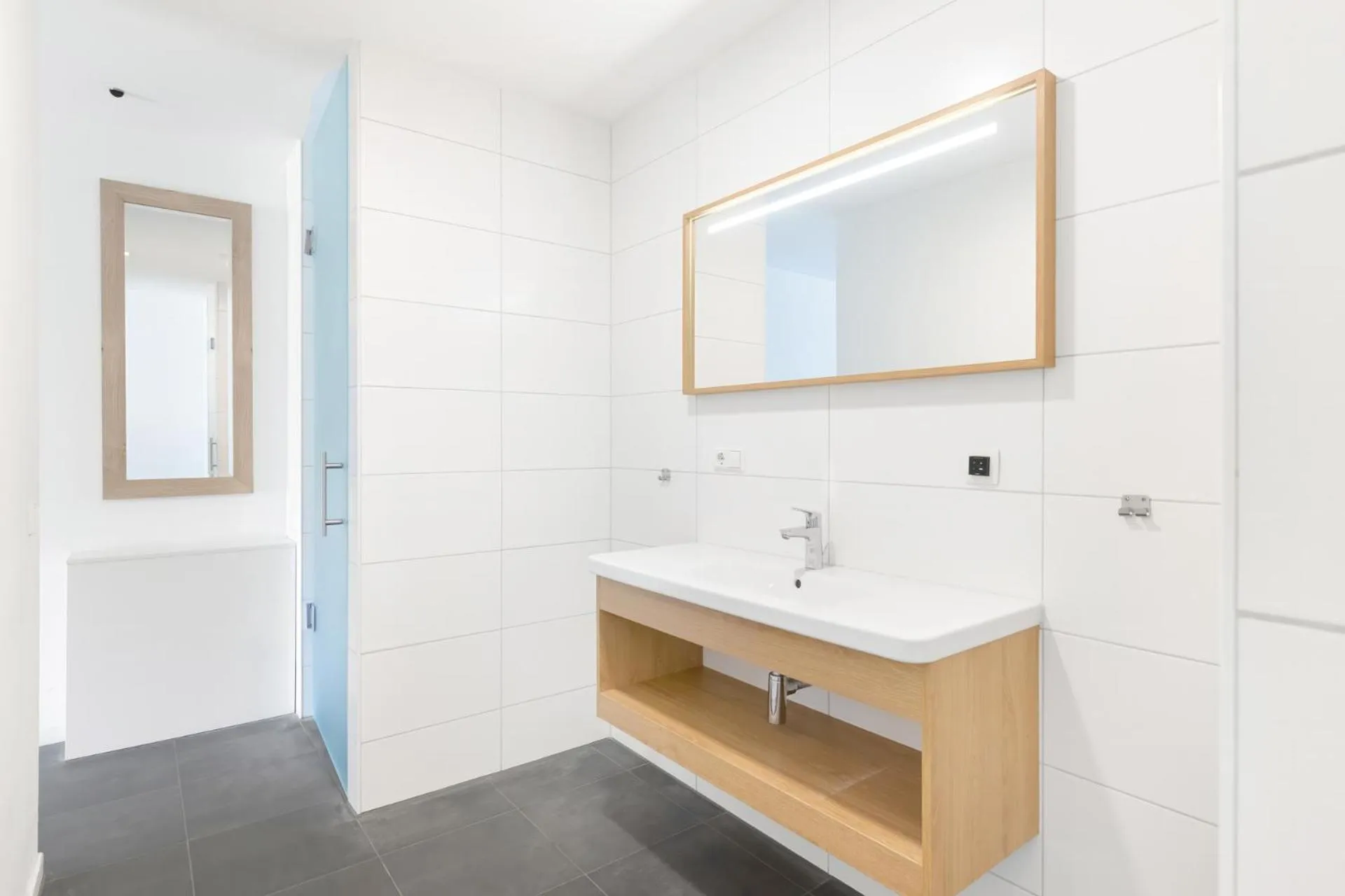 Bathroom in Duinhotel Tien Torens