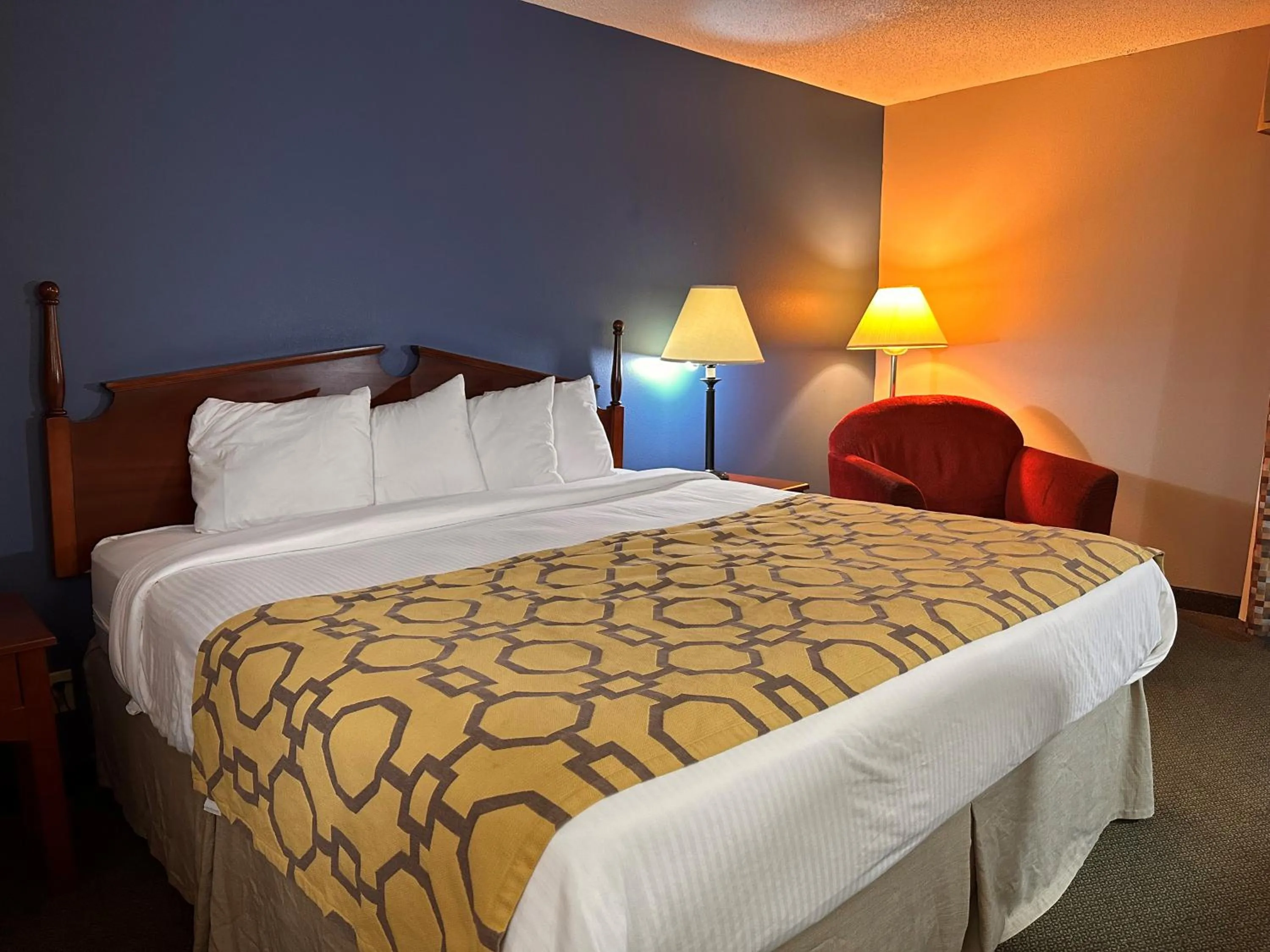 Bedroom, Bed in Baymont by Wyndham Corydon