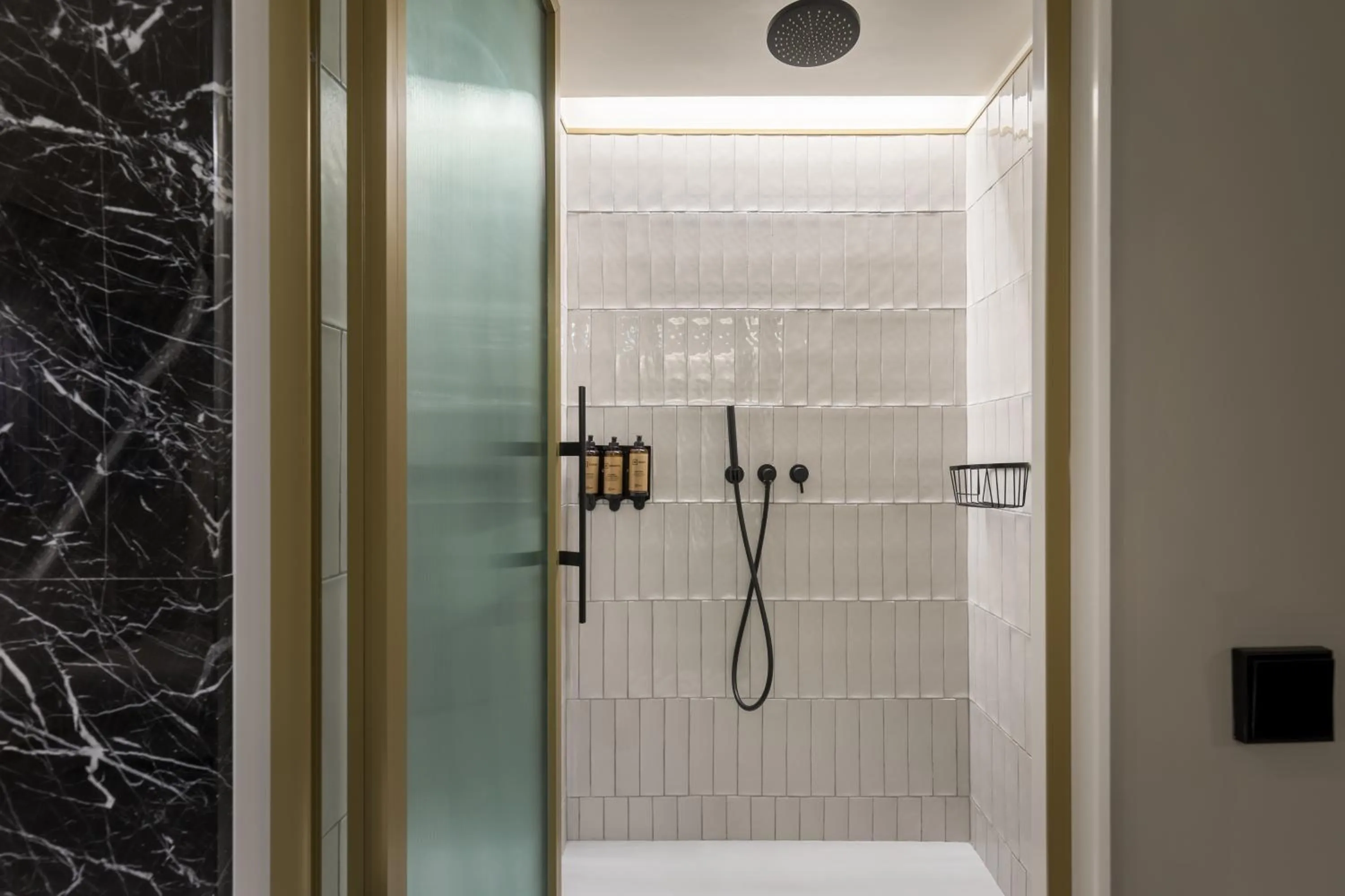 Shower in Be Mate Paseo de Gracia