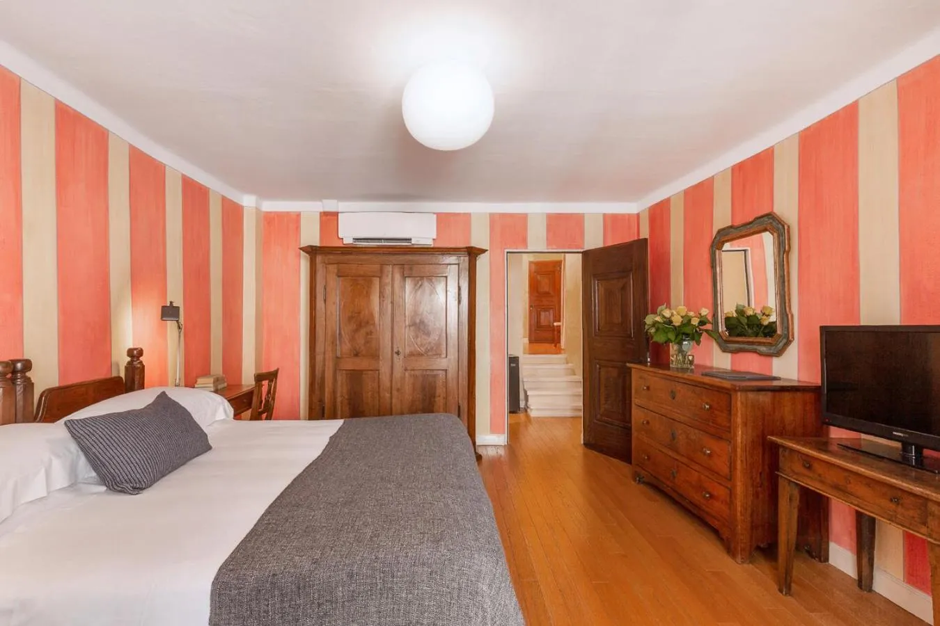 Bedroom in Hotel Pironi