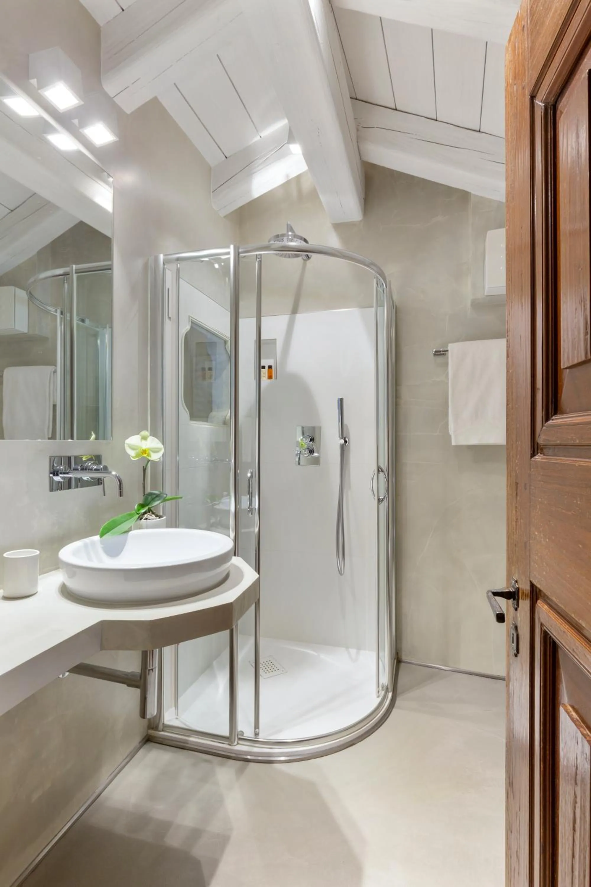 Shower in Hotel Pironi