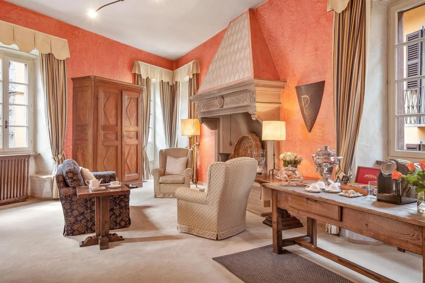 Communal lounge/ TV room in Hotel Pironi