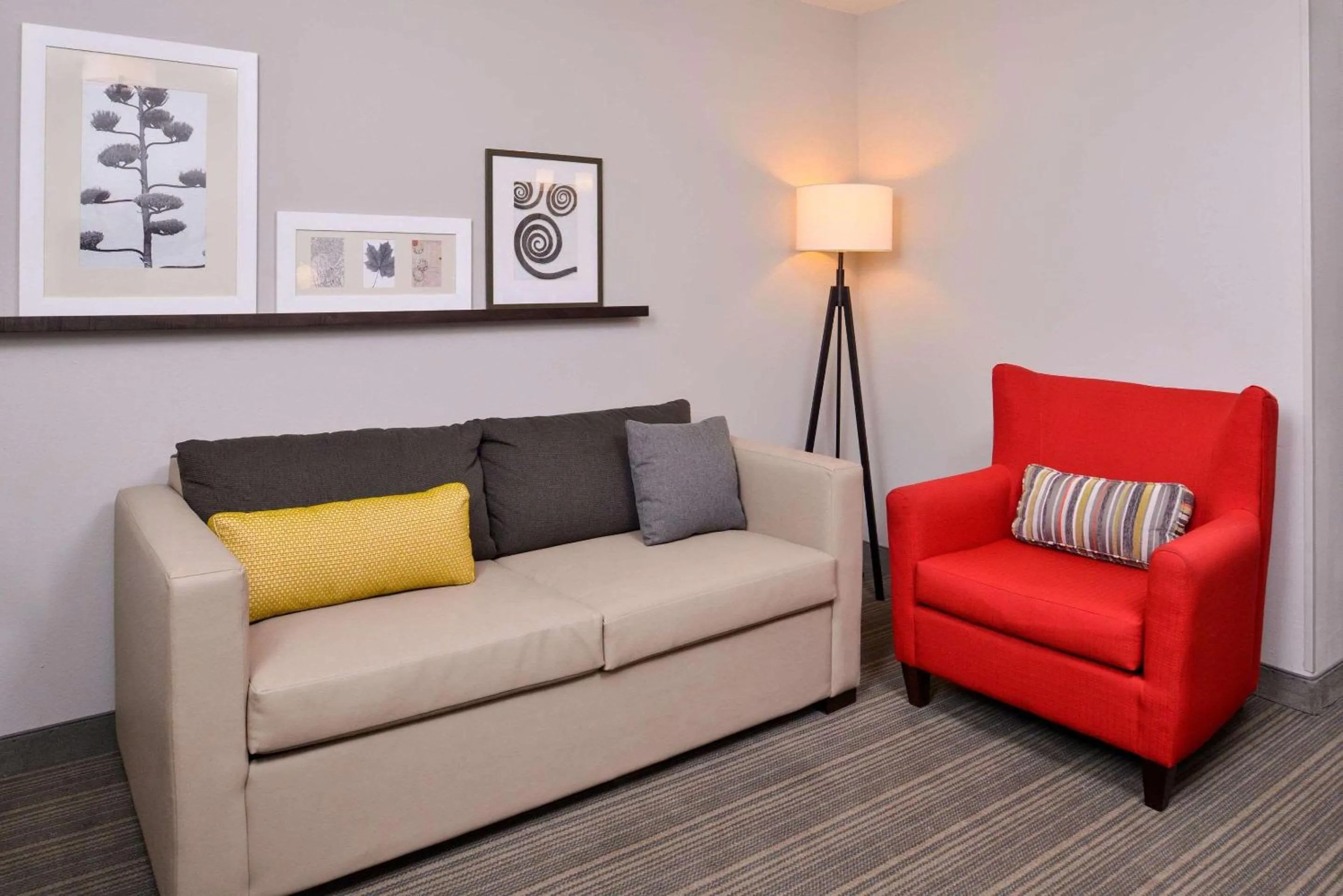 Bedroom in Country Inn & Suites by Radisson, Tinley Park, IL