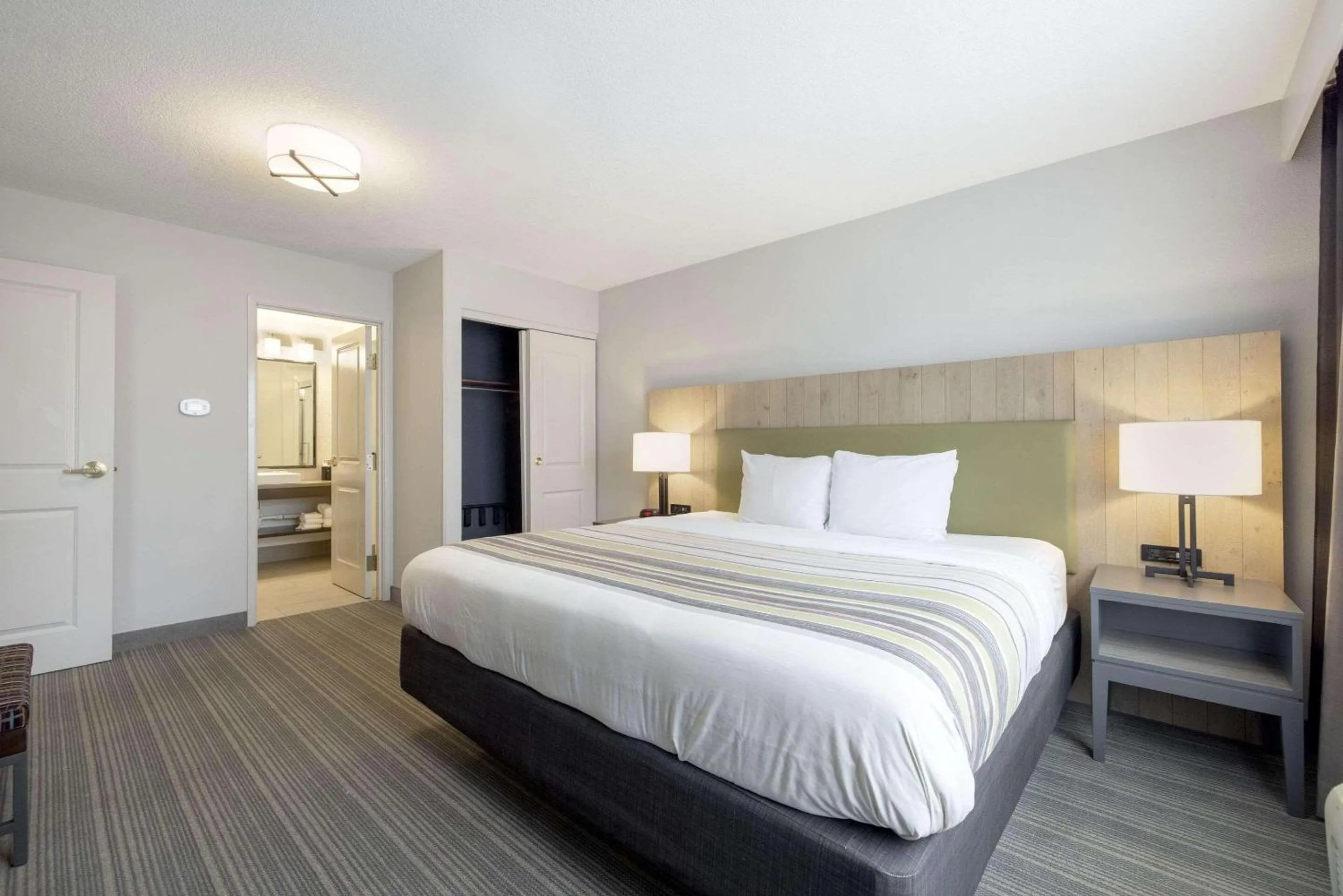 Bedroom, Bed in Country Inn & Suites by Radisson, Tinley Park, IL