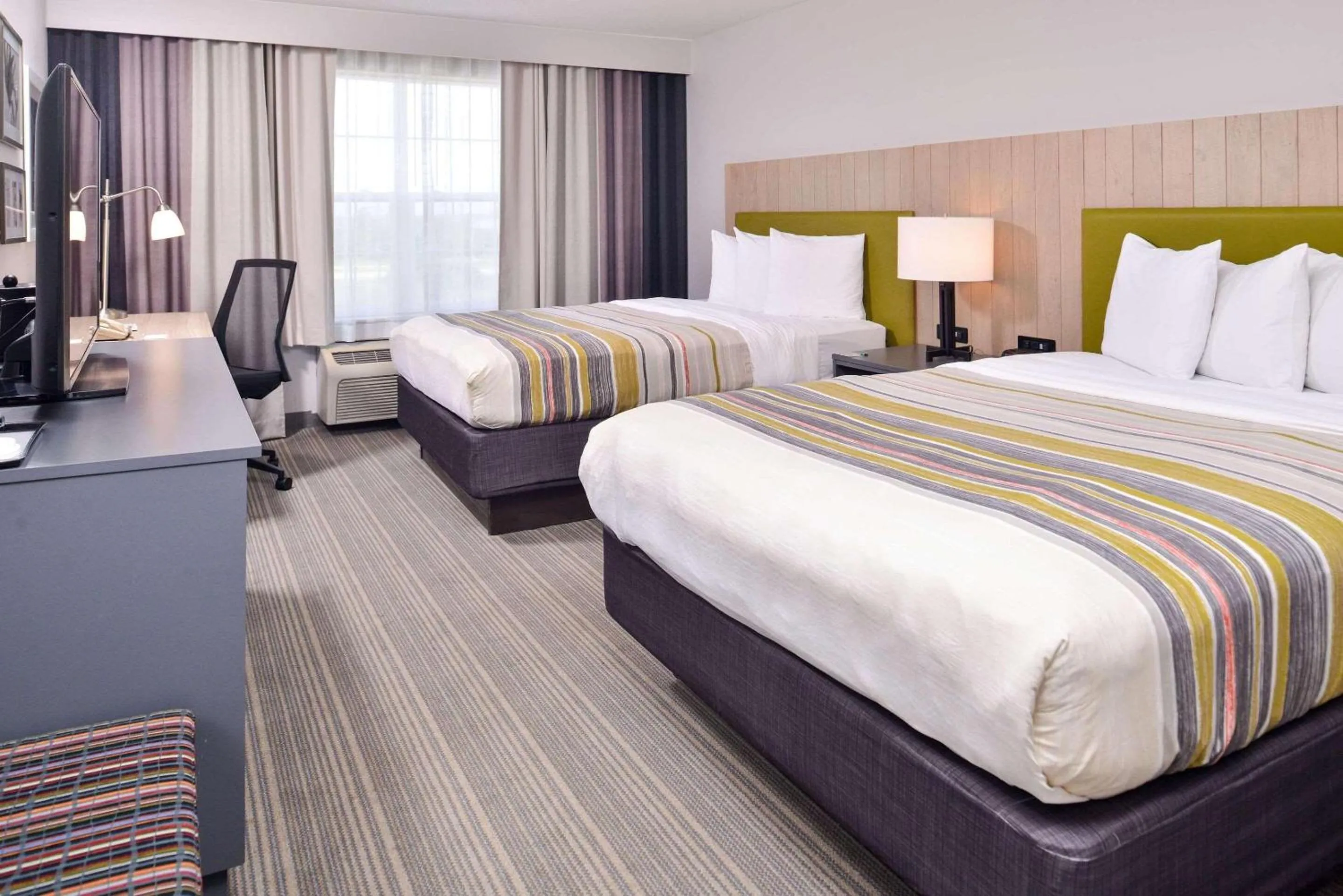 Bedroom, Bed in Country Inn & Suites by Radisson, Tinley Park, IL