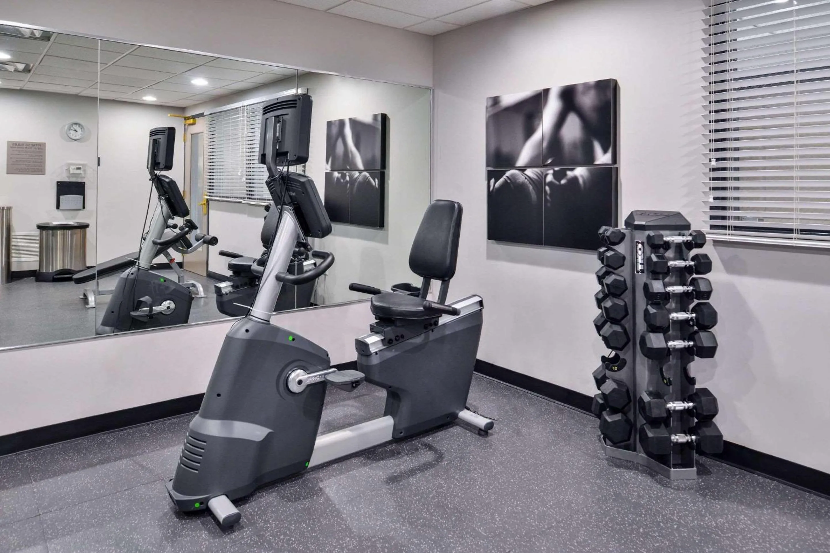 Fitness centre/facilities in Country Inn & Suites by Radisson, Tinley Park, IL