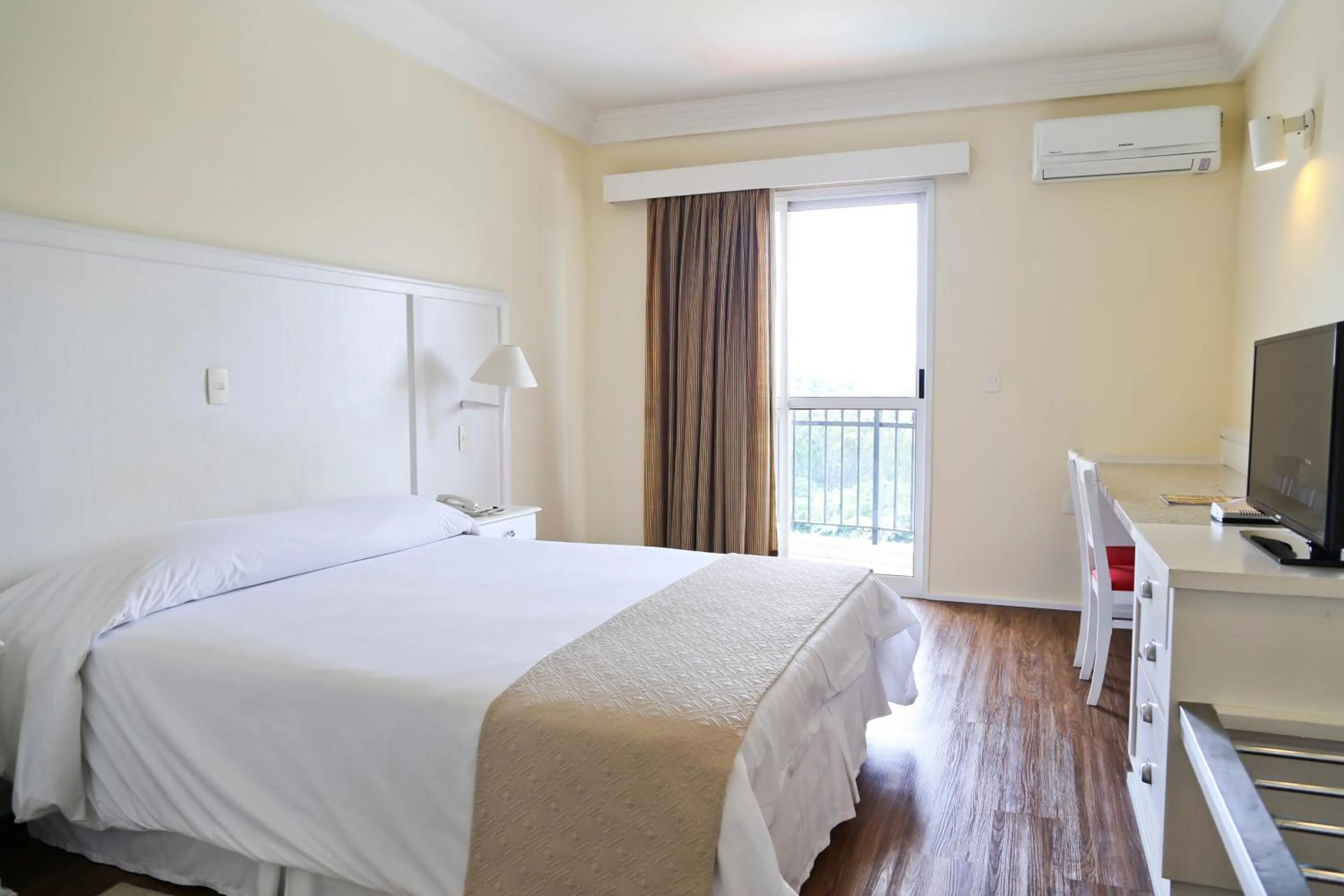 Photo of the whole room, Bed in Vitória Hotel Convention Indaiatuba