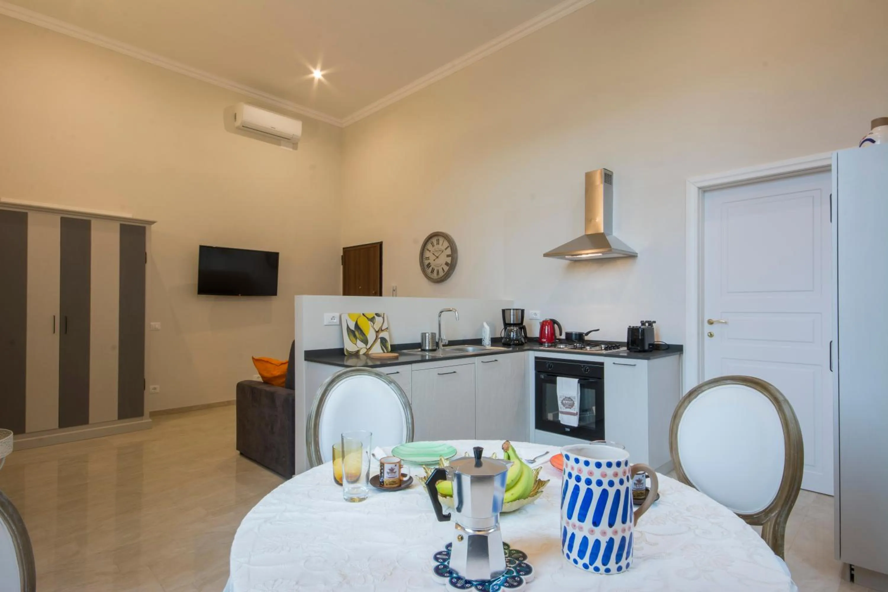 Kitchen or kitchenette in Iris Apartments by Mmega