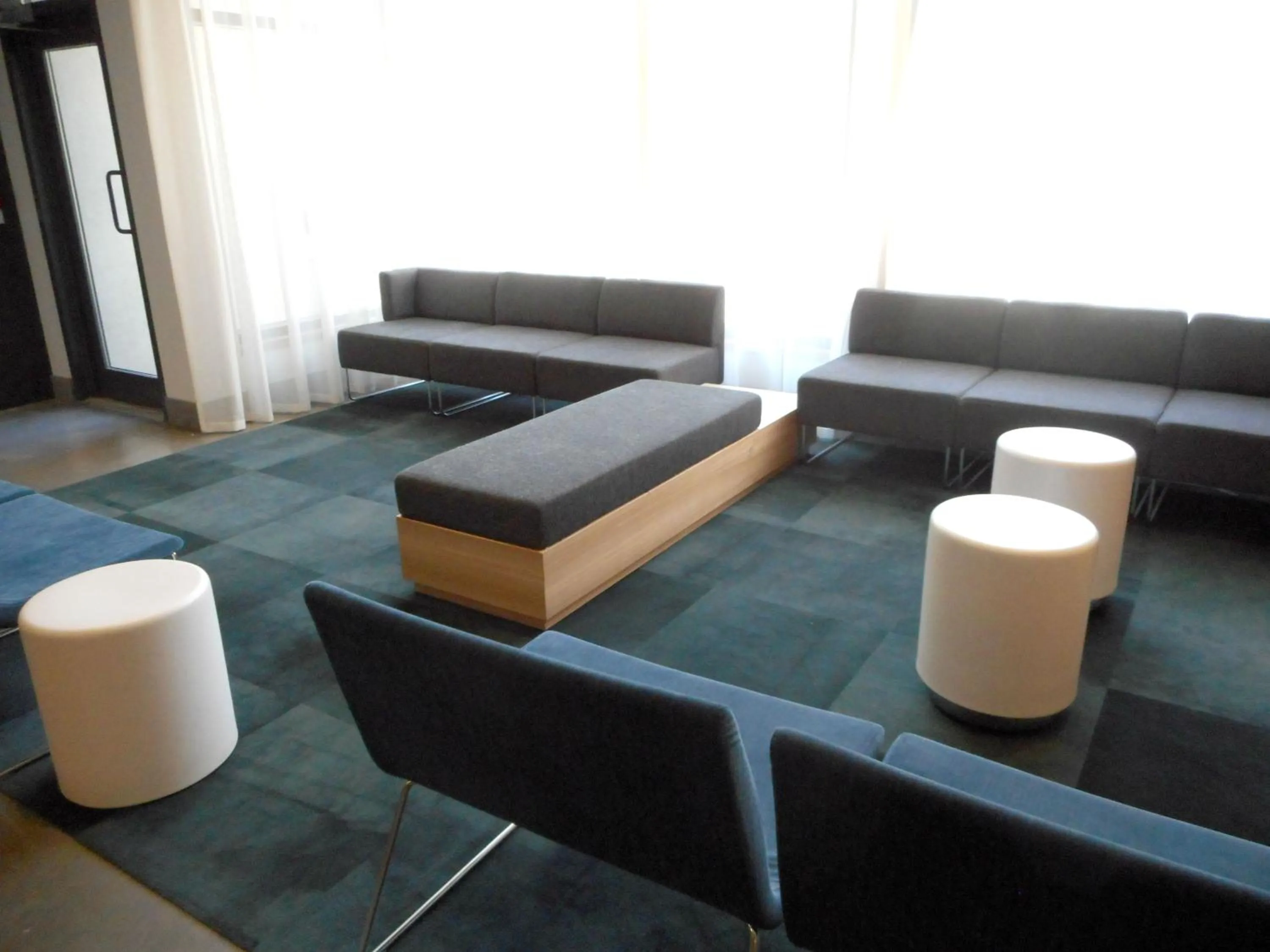 Lobby or reception in Le Dauphin Montréal Centre-Ville