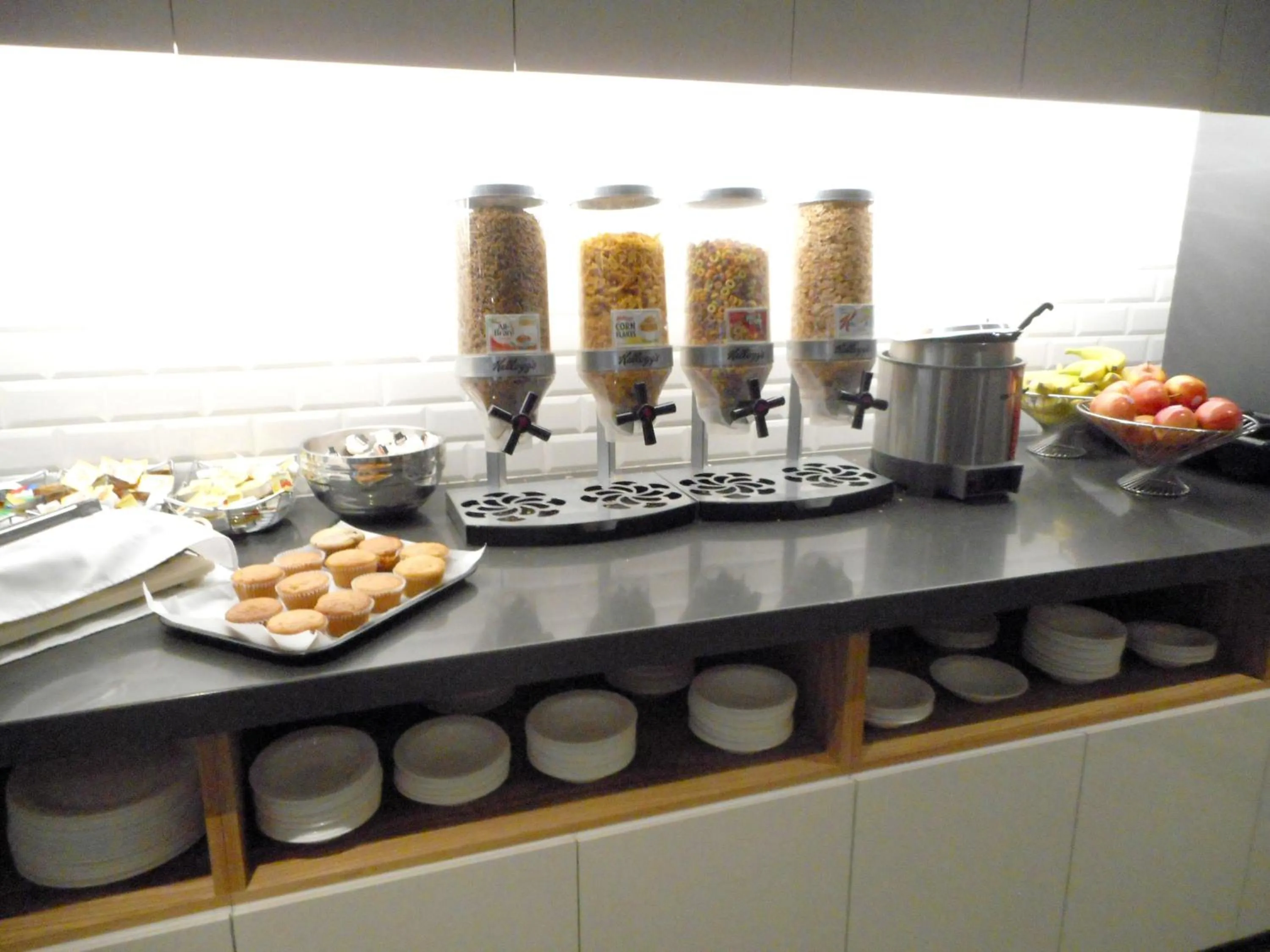 Buffet breakfast in Le Dauphin Montréal Centre-Ville