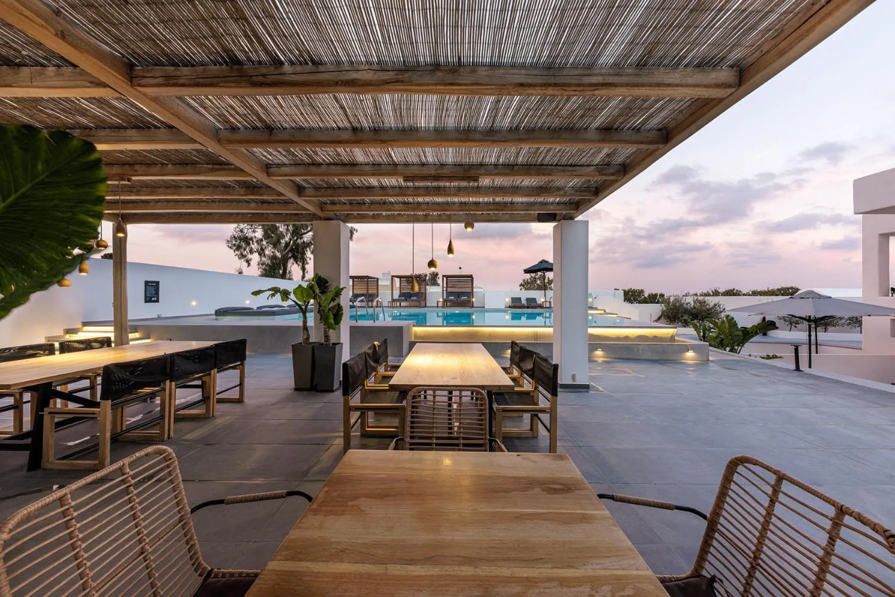 Restaurant/places to eat in Kalisti Hotel & Suites