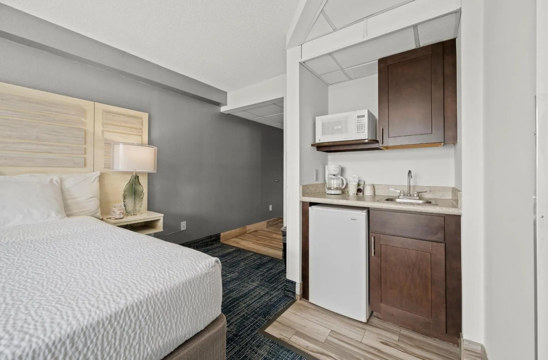 Kitchen or kitchenette, Bed in Hotel Monte Carlo Ocean City