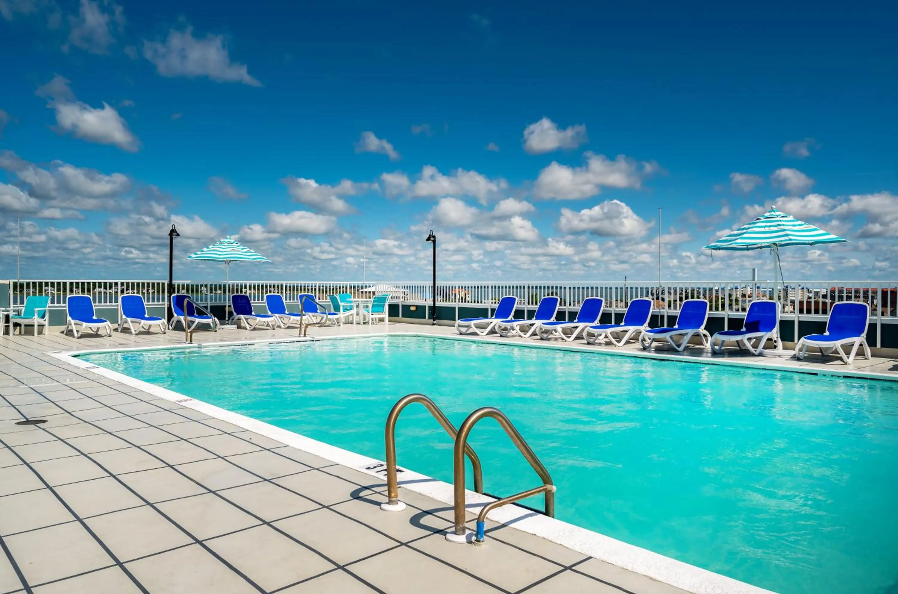Swimming pool in Hotel Monte Carlo Ocean City