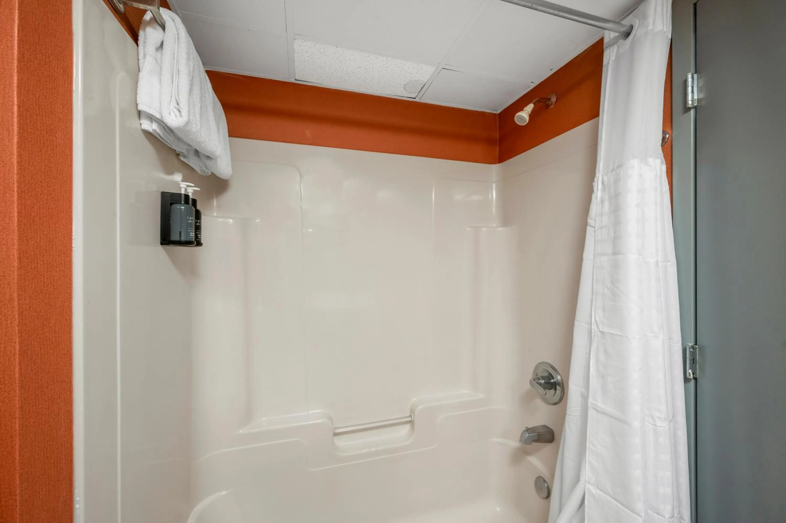 Shower in Hotel Monte Carlo Ocean City