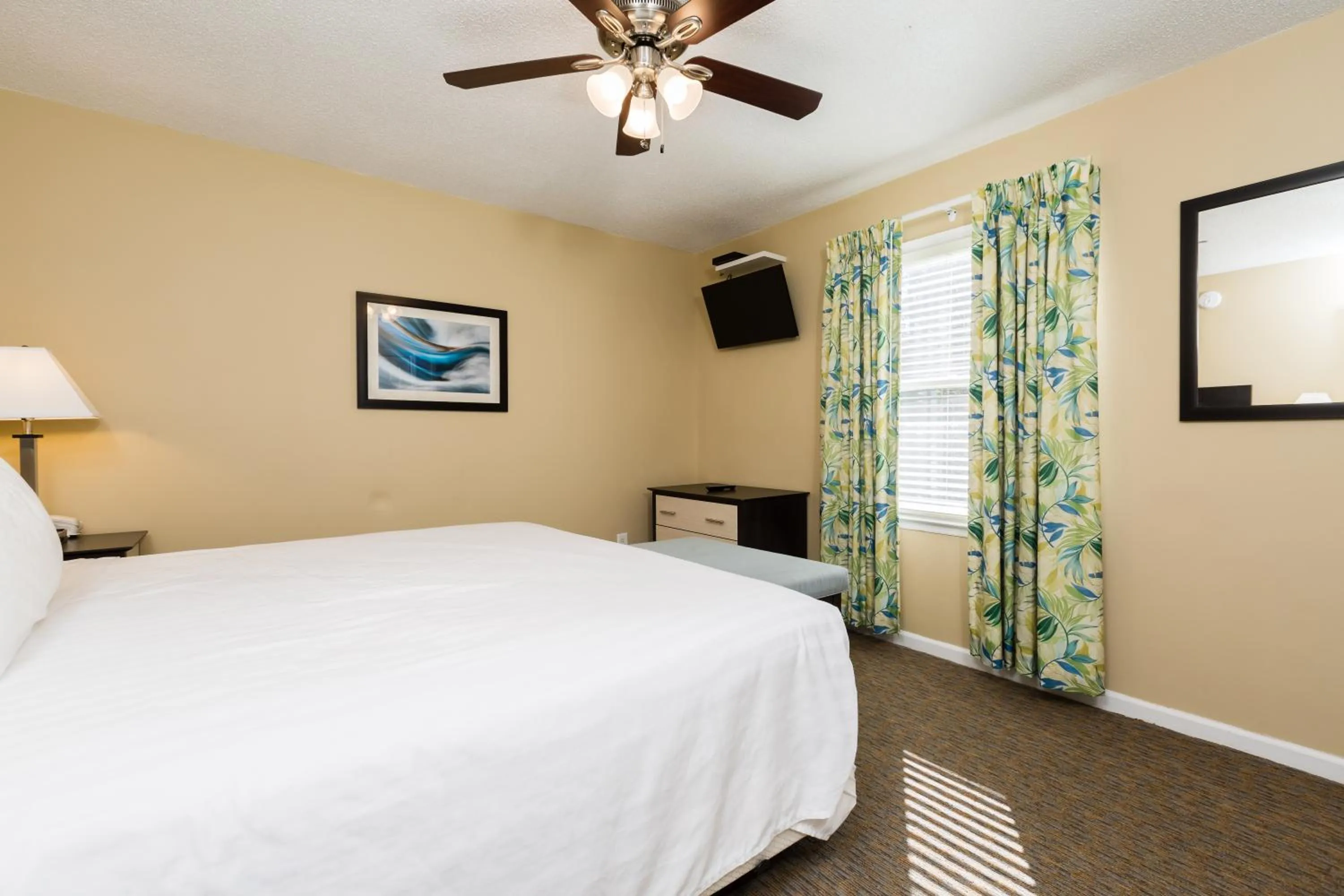 Bedroom, Bed in Country Club Villas