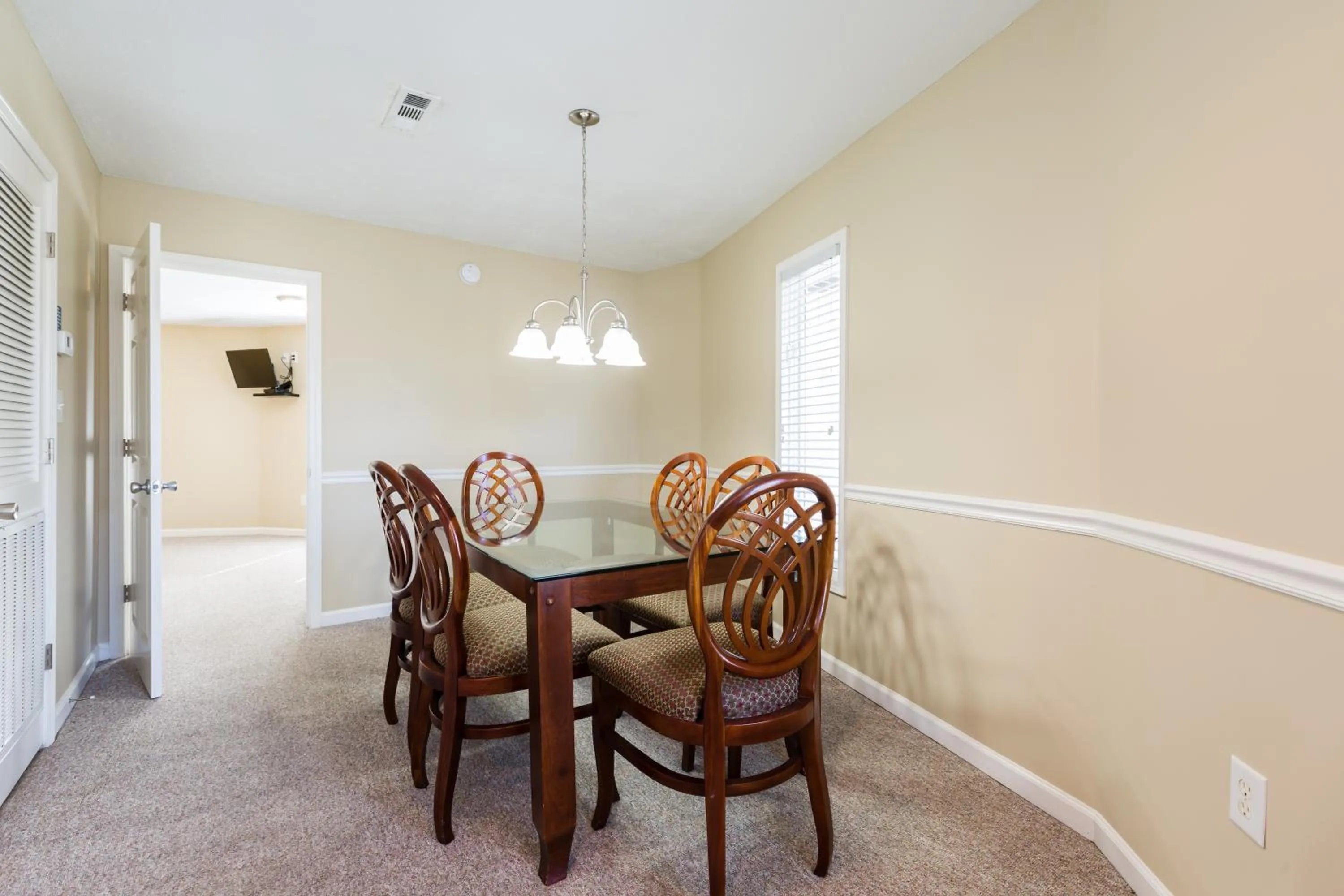 Dining area in Country Club Villas