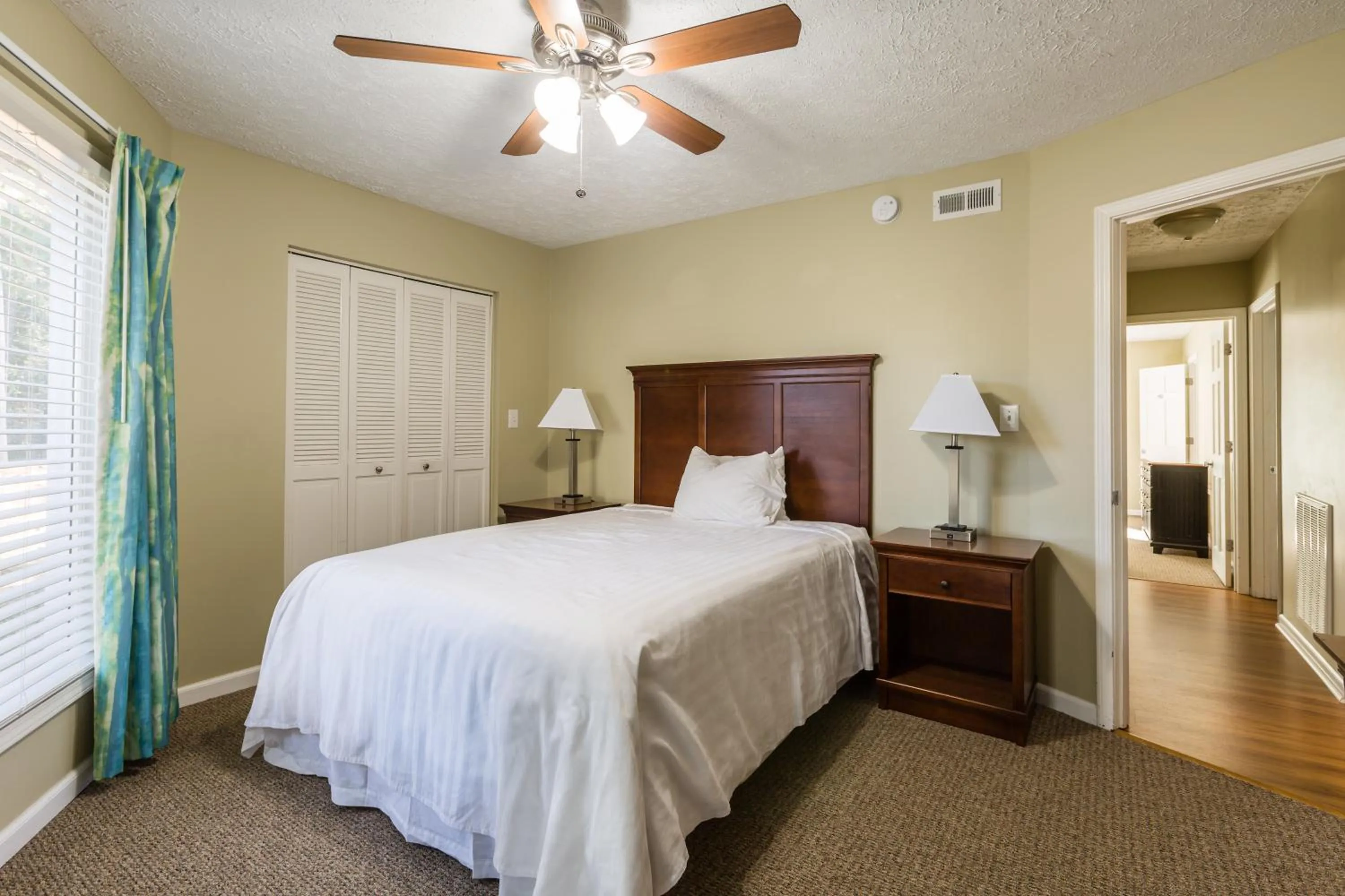 Bedroom, Bed in Country Club Villas