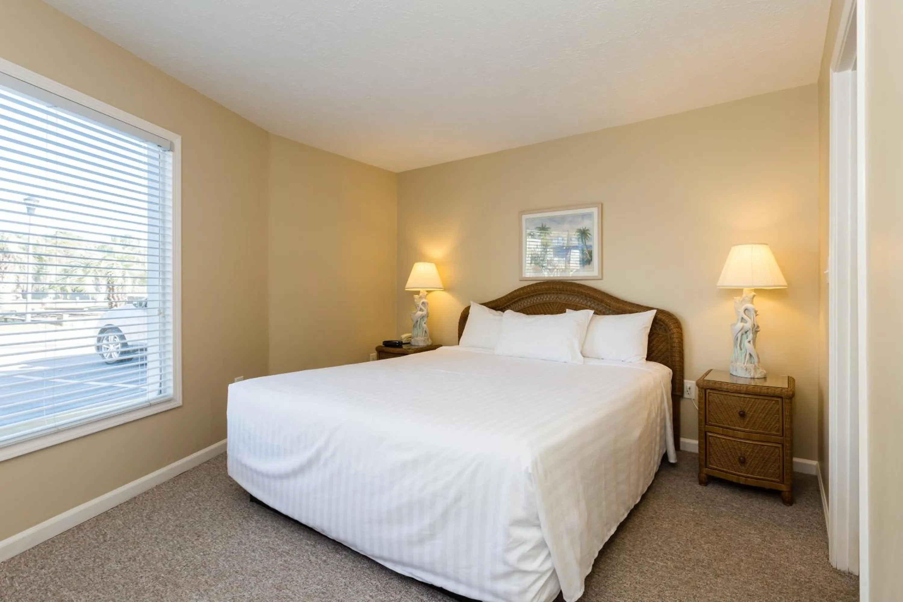 Bedroom, Bed in Country Club Villas