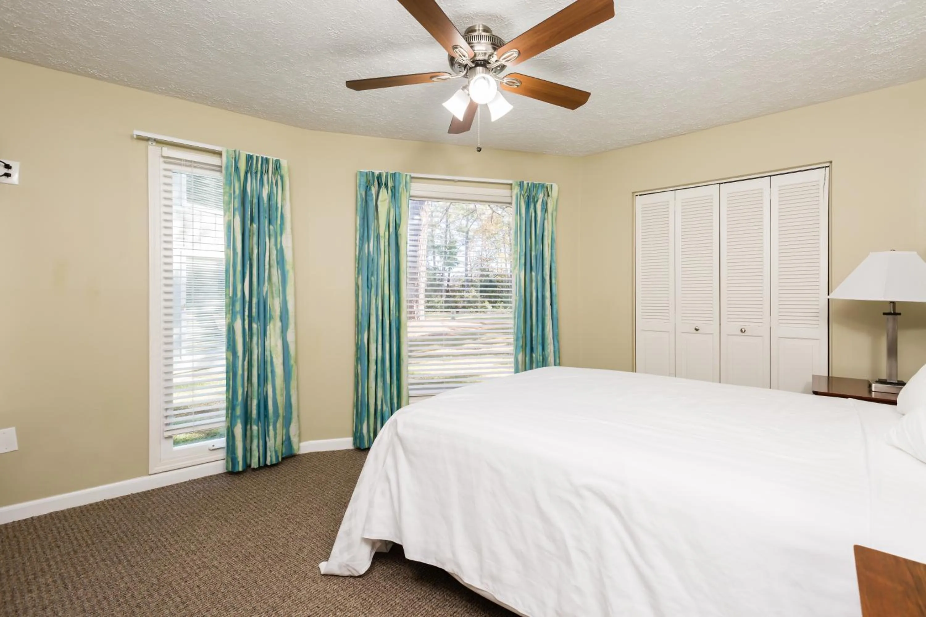 Bedroom, Bed in Country Club Villas