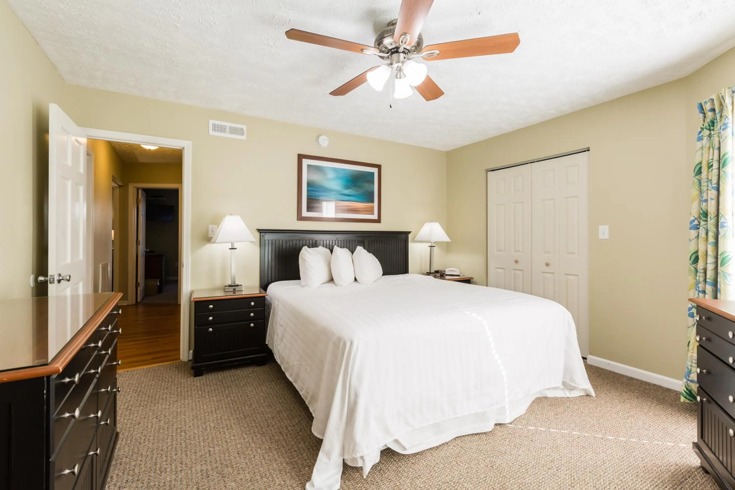 Bedroom, Bed in Country Club Villas