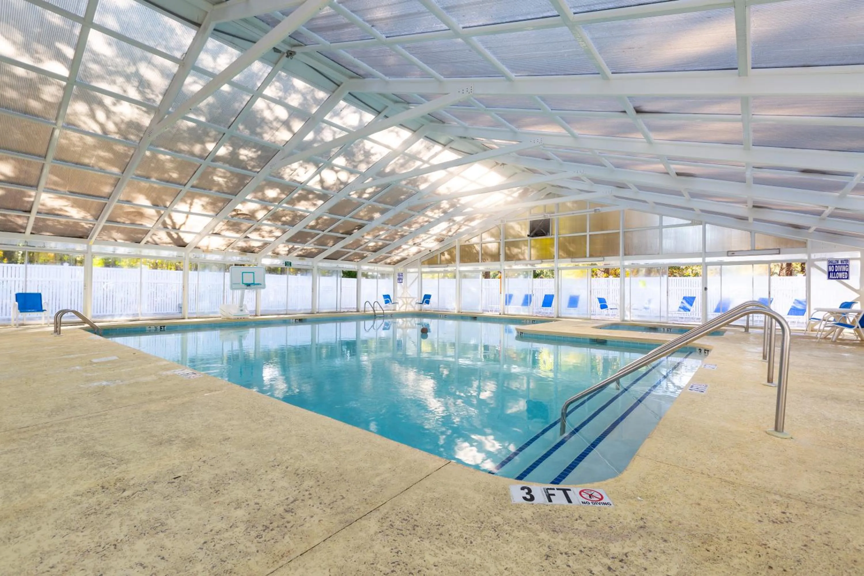 Swimming pool in Country Club Villas