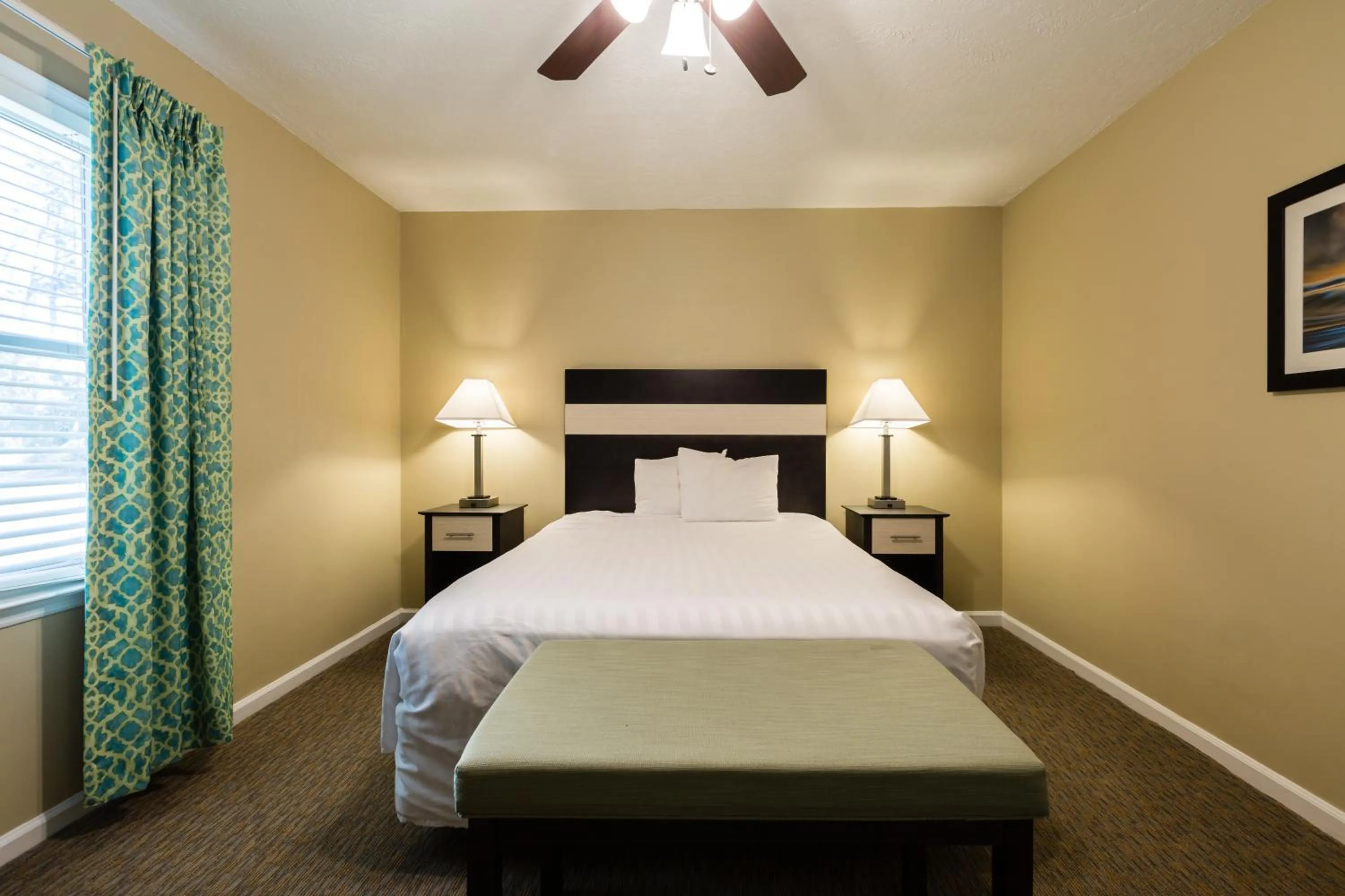 Bedroom, Bed in Country Club Villas