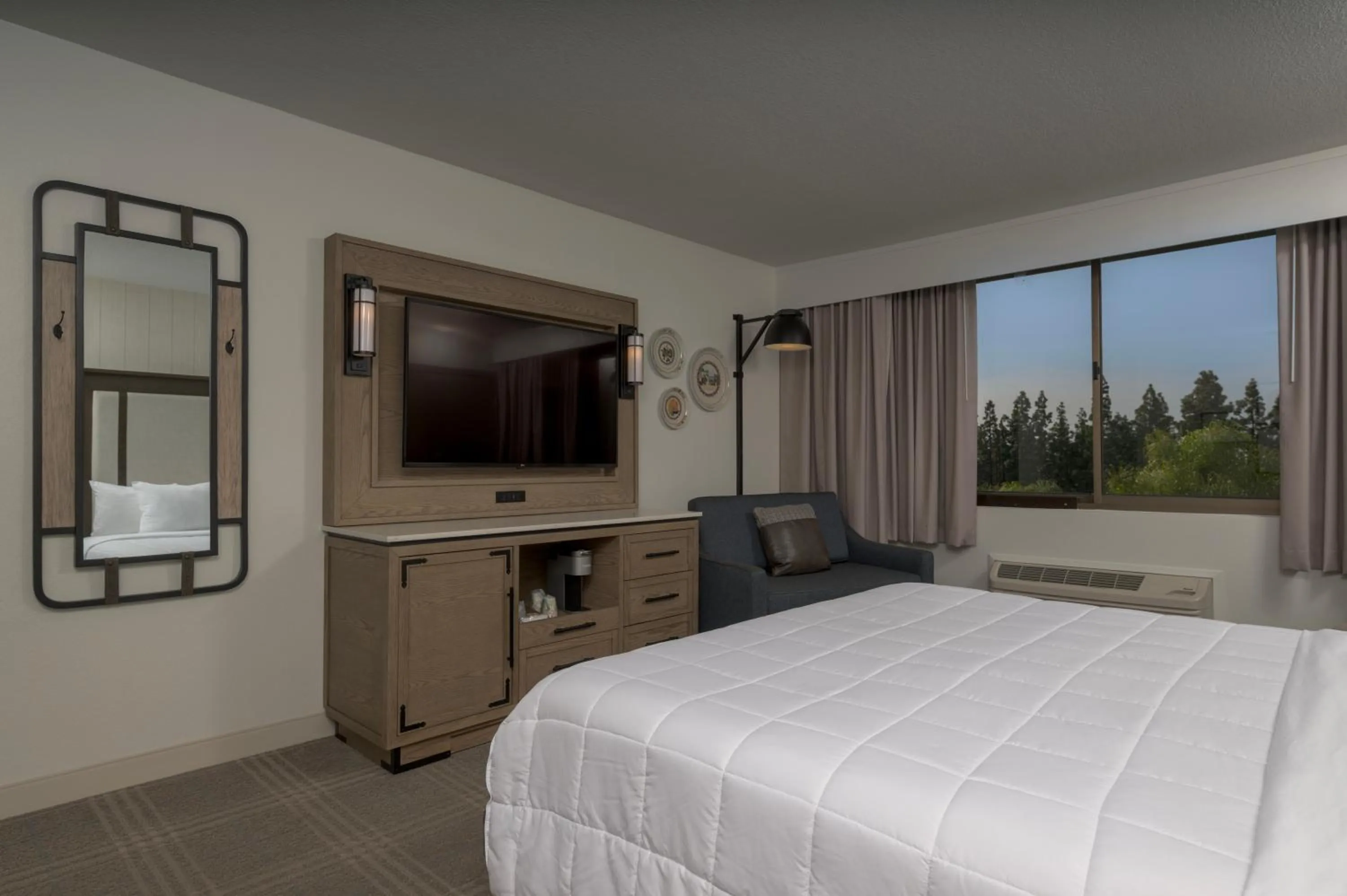 Bed in Knott's Hotel