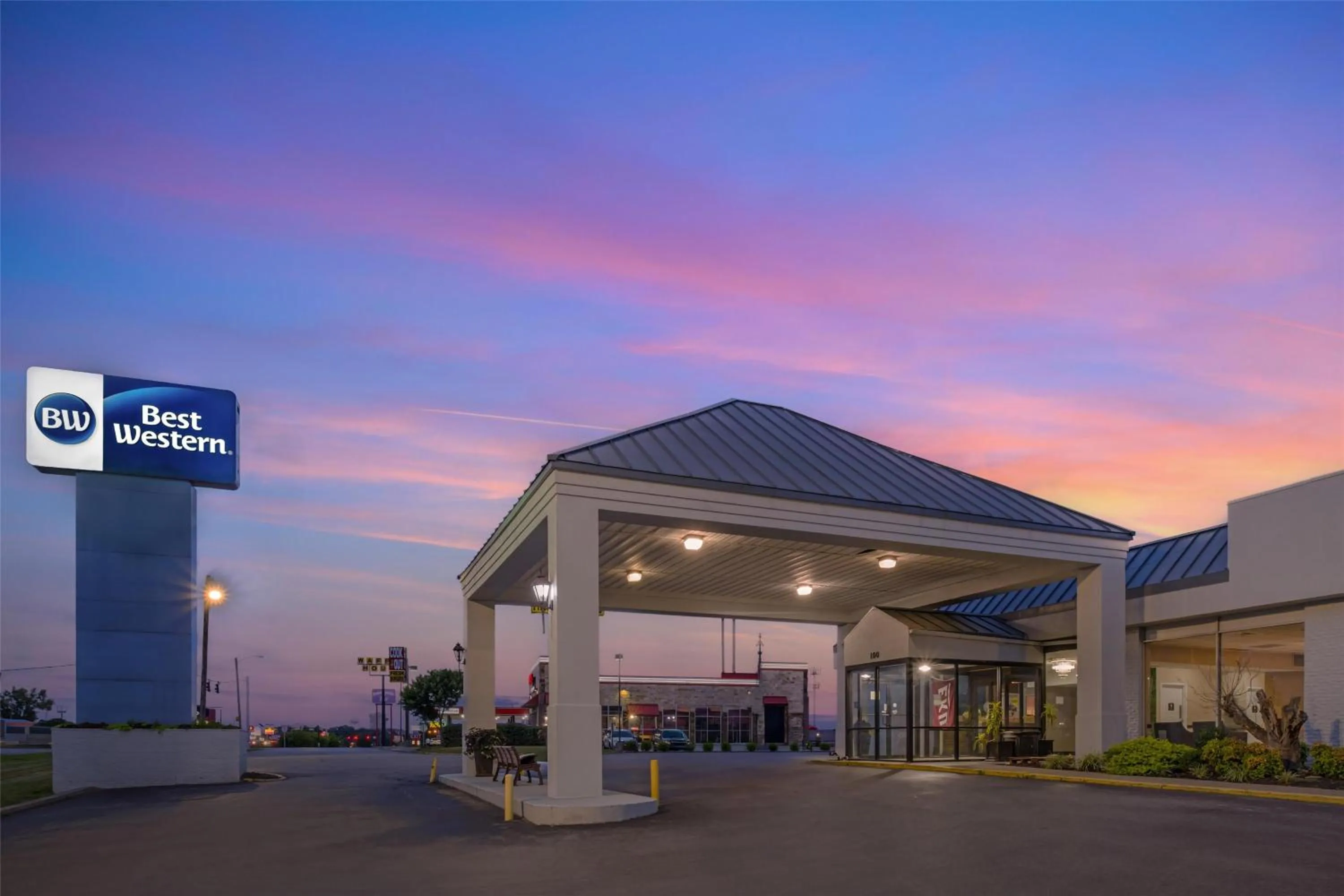 Property building in Best Western Richmond Hotel