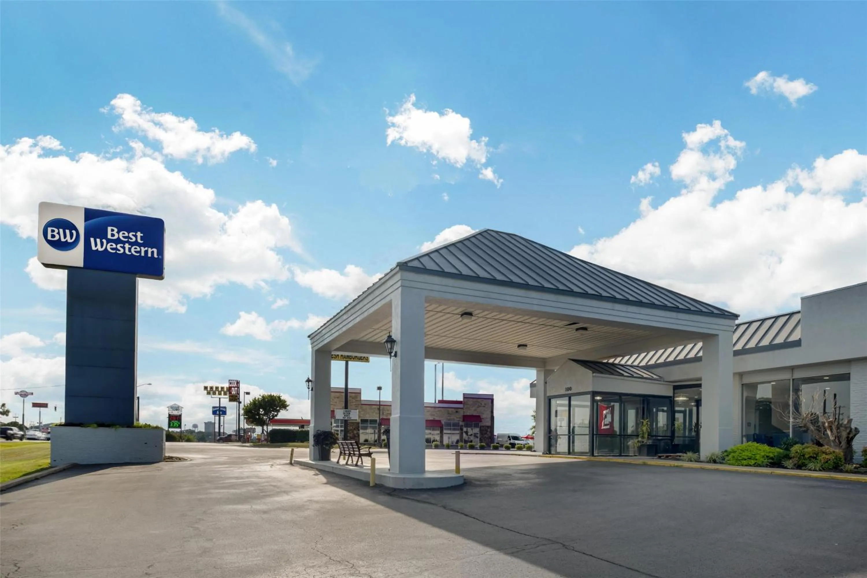 Property building in Best Western Richmond Hotel