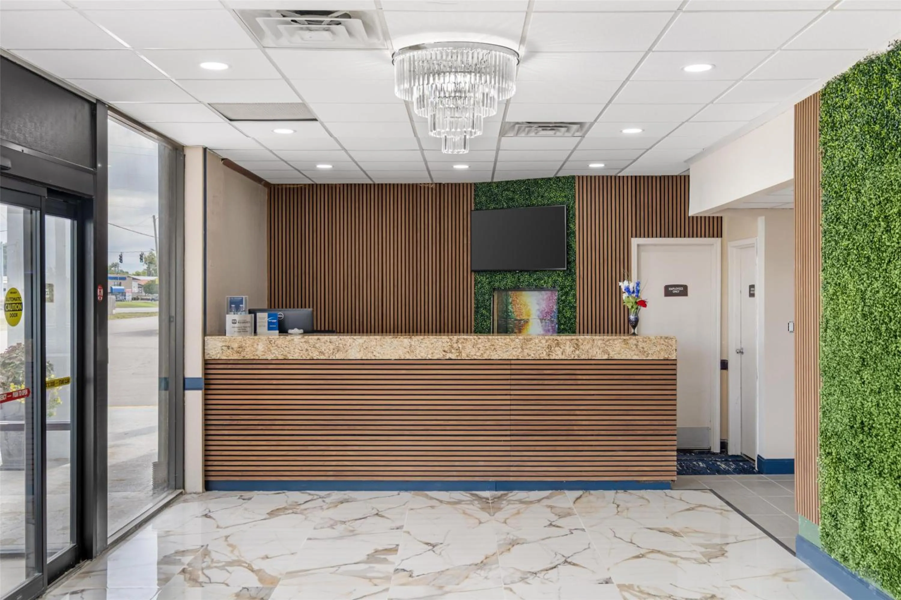 Lobby or reception in Best Western Richmond Hotel