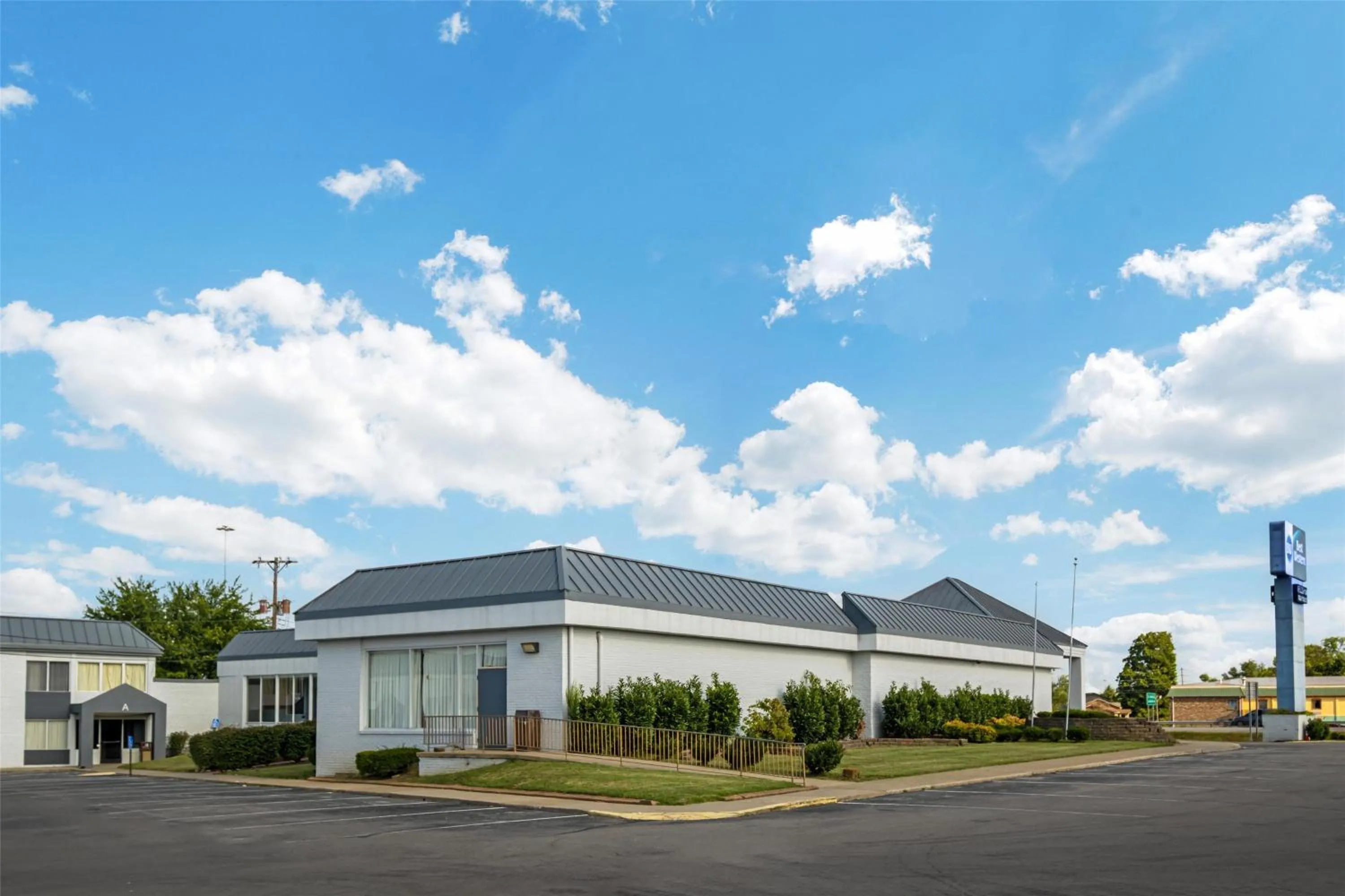 Property building in Best Western Richmond Hotel