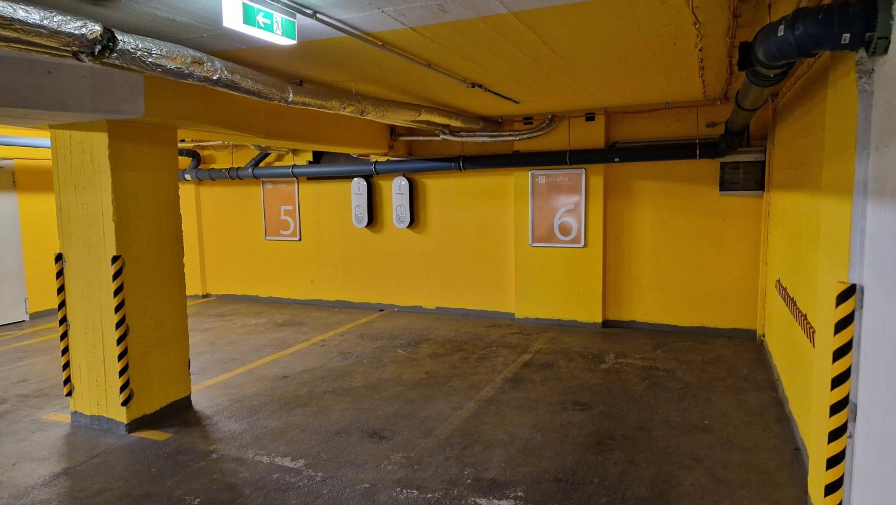 Parking in Hostel Köln