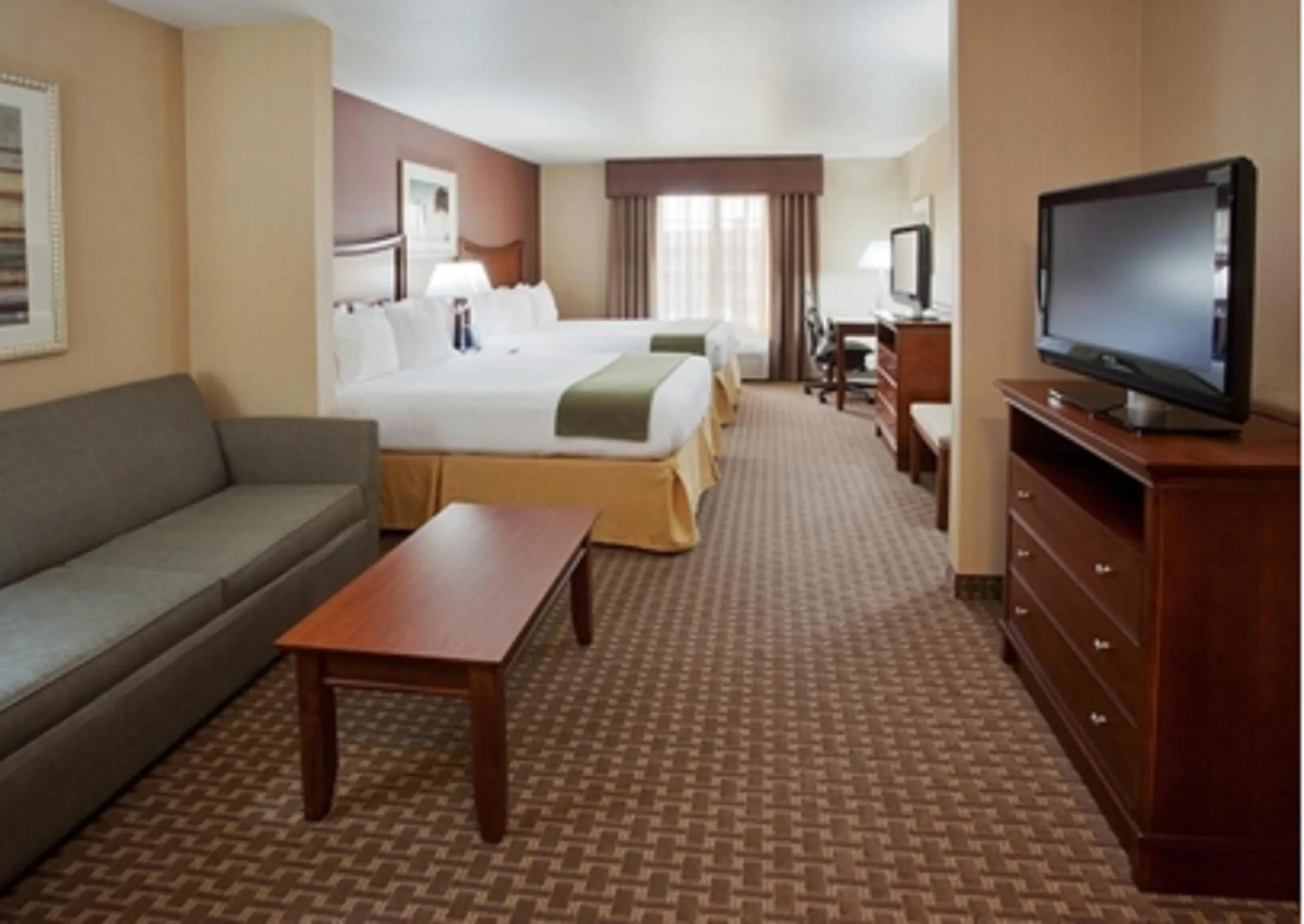 Photo of the whole room, Bed in Holiday Inn Express Hotel & Suites Willows by IHG